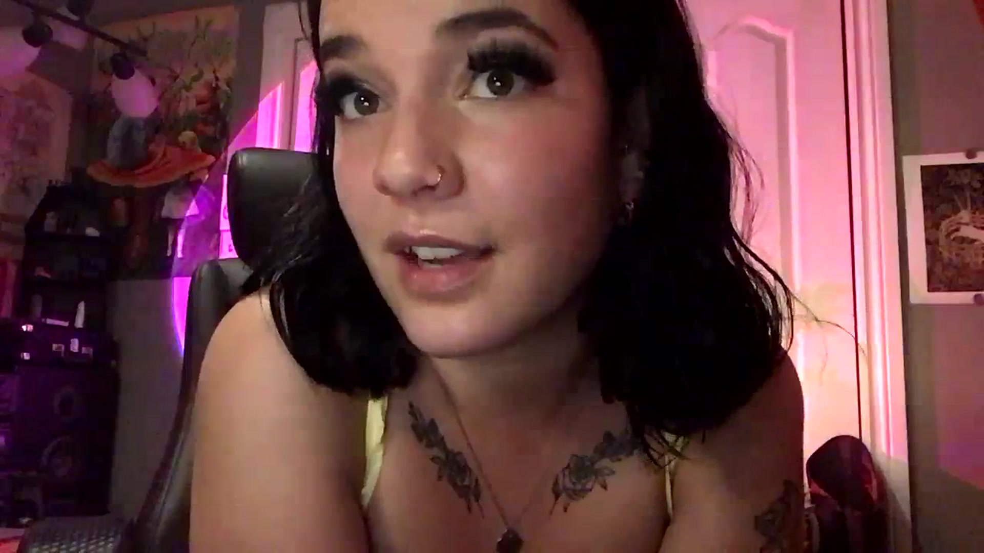 Gallery image thumbnail from Vail_Fox's myfreecams stream on, 07/26/2023, 05:59 image 13 of 20