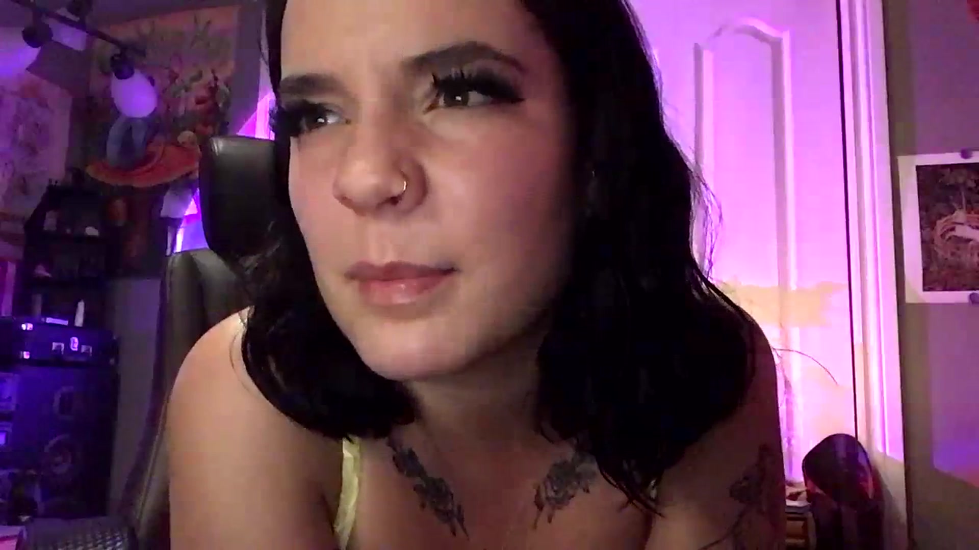 Gallery image thumbnail from Vail_Fox's myfreecams stream on, 07/26/2023, 05:59 image 16 of 20