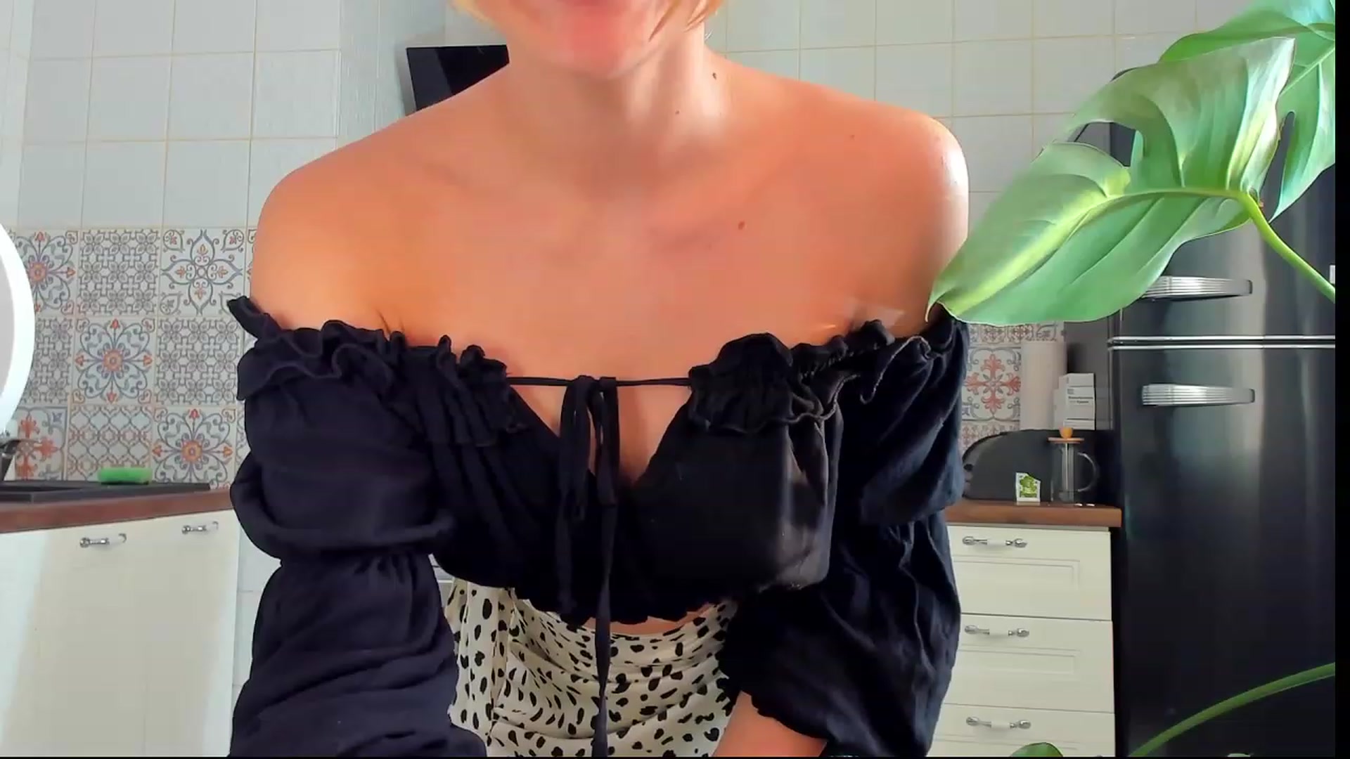 Gallery image thumbnail from ValentinaGirl's myfreecams stream on, 09/30/2023, 14:37 image 15 of 20