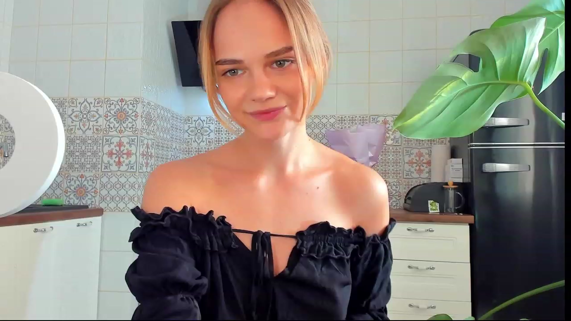 Gallery image thumbnail from ValentinaGirl's myfreecams stream on, 09/30/2023, 14:37 image 12 of 20