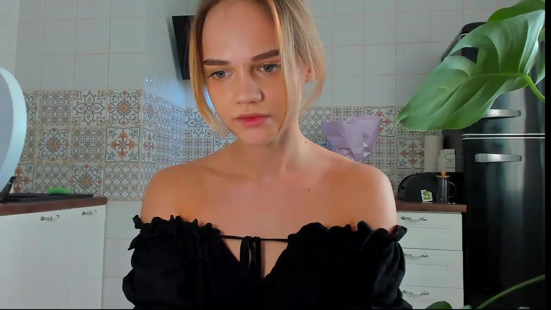 Gallery image thumbnail from ValentinaGirl's myfreecams stream on, 09/30/2023, 14:37 image 2 of 20