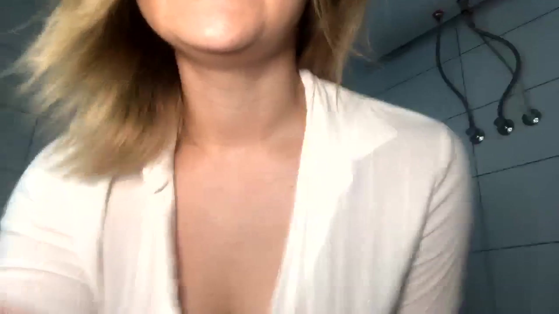 Gallery image thumbnail from ValentinaGirl's myfreecams stream on, 02/07/2024, 16:18 image 11 of 20