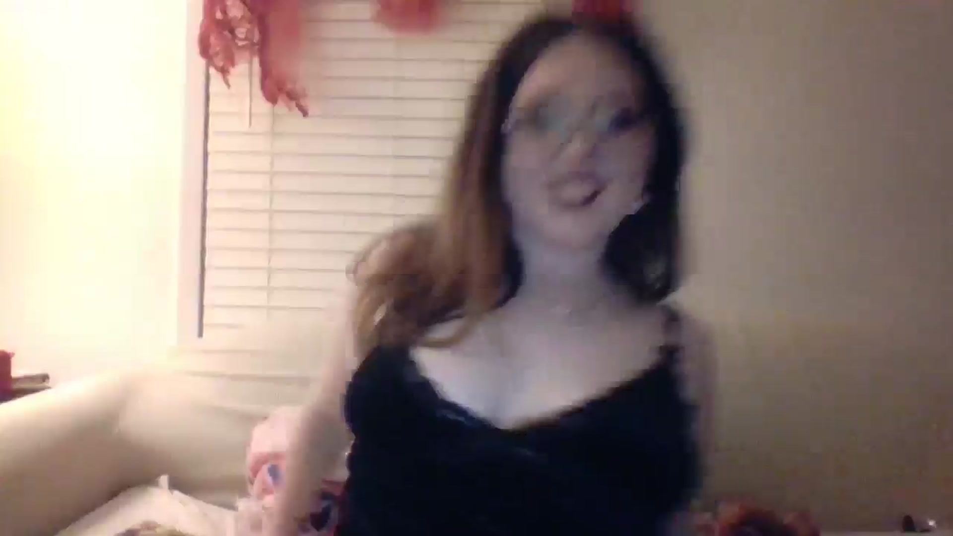 Gallery image thumbnail from ValentineR's myfreecams stream on, 04/15/2026, 04:06 image 17 of 20