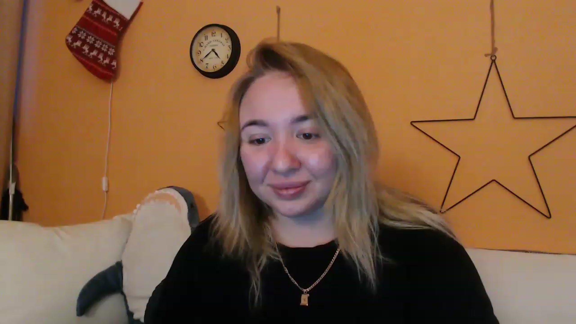 Gallery image thumbnail from ValeriCutiexx's myfreecams stream on, 01/26/2023, 15:33 image 9 of 20