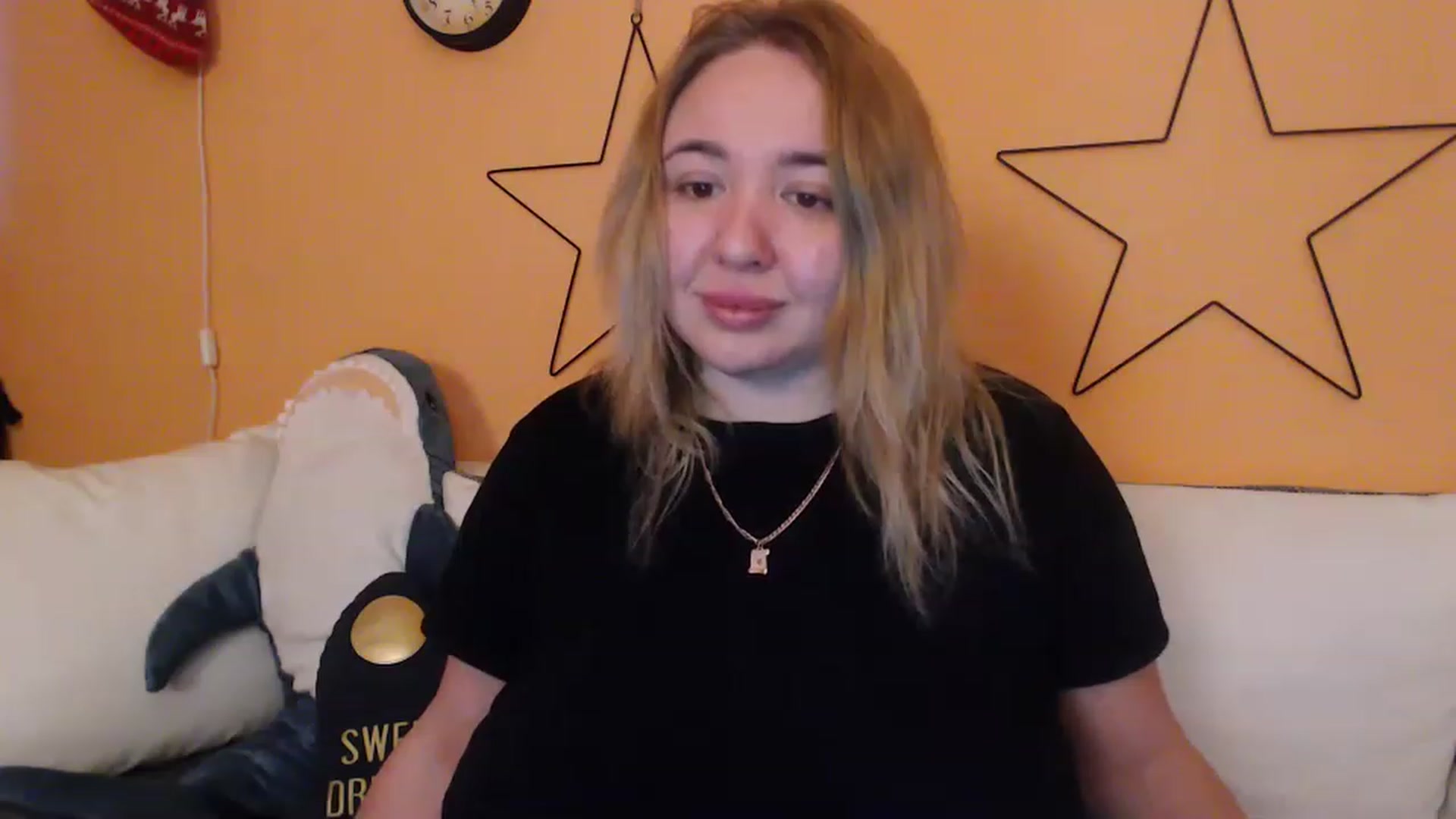 Gallery image thumbnail from ValeriCutiexx's myfreecams stream on, 01/26/2023, 15:33 image 6 of 20