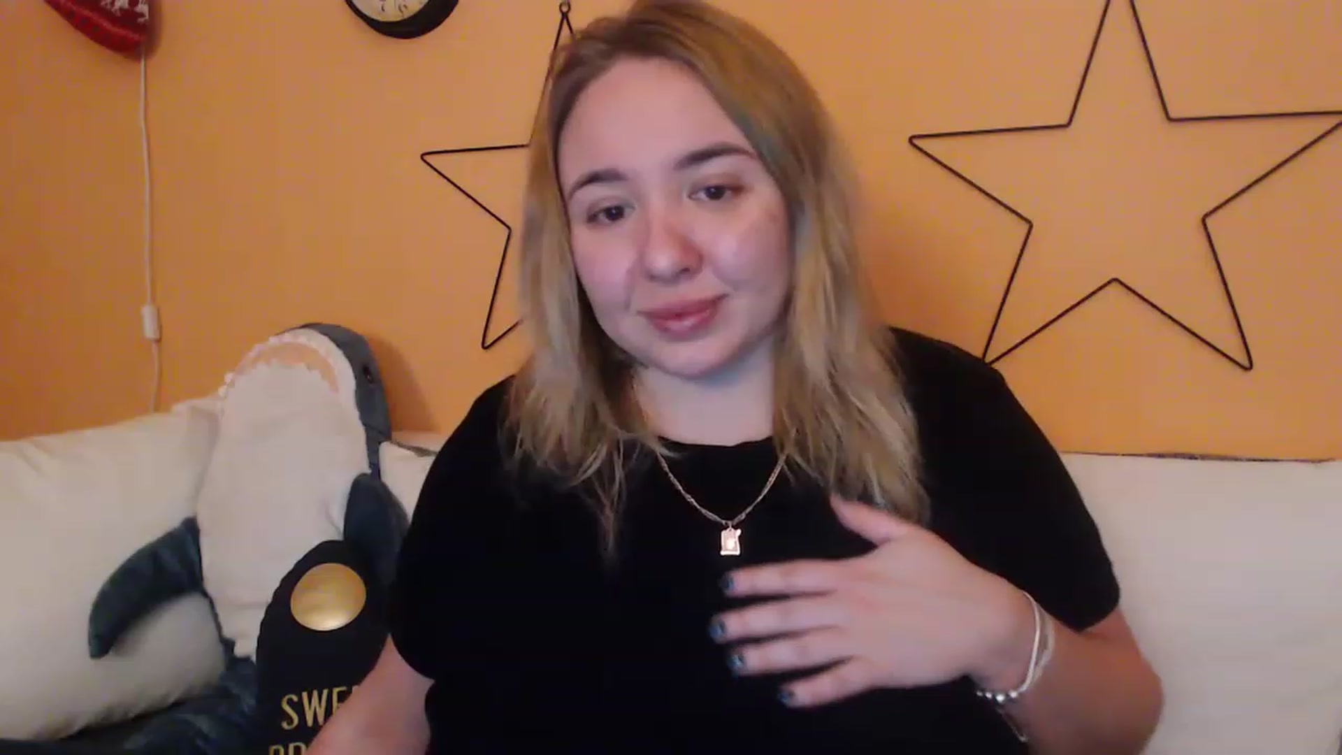 Gallery image thumbnail from ValeriCutiexx's myfreecams stream on, 01/26/2023, 15:33 image 7 of 20