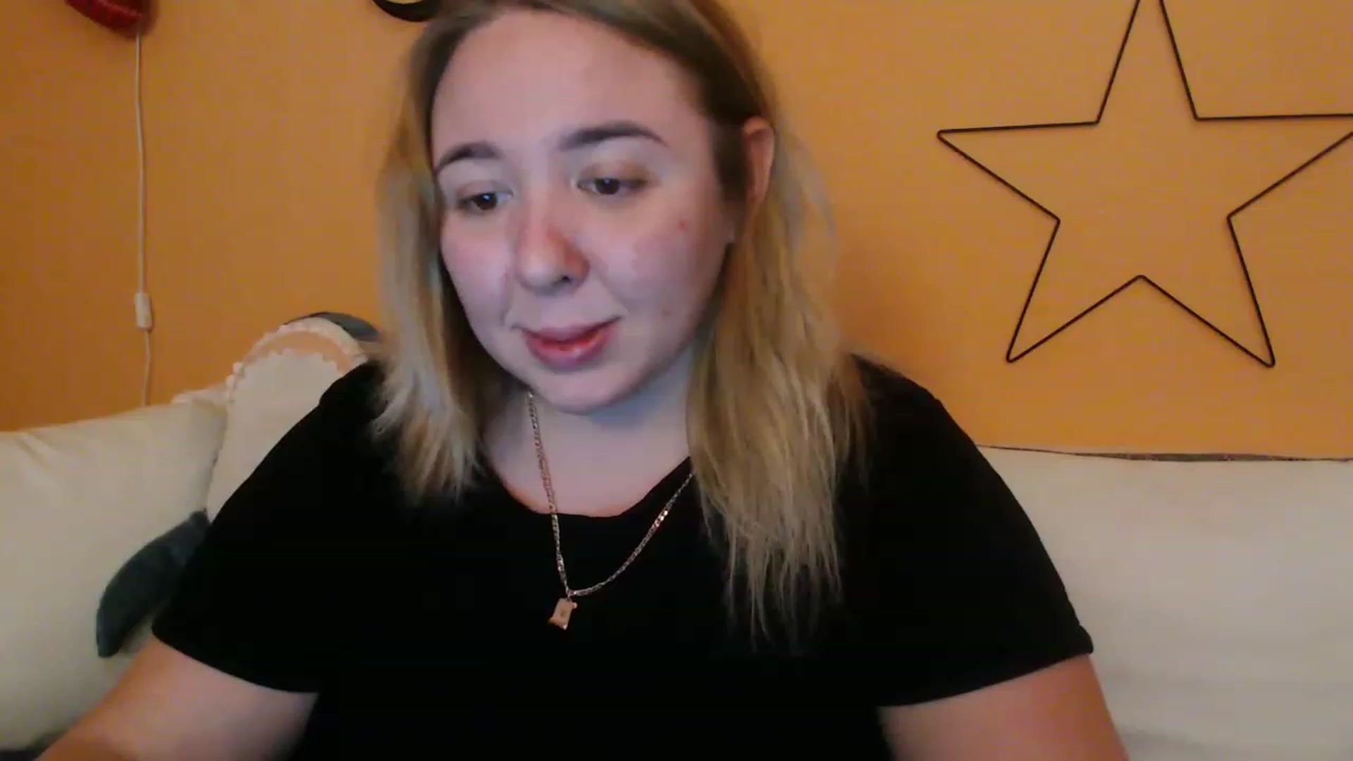 Gallery image thumbnail from ValeriCutiexx's myfreecams stream on, 01/26/2023, 15:33 image 14 of 20