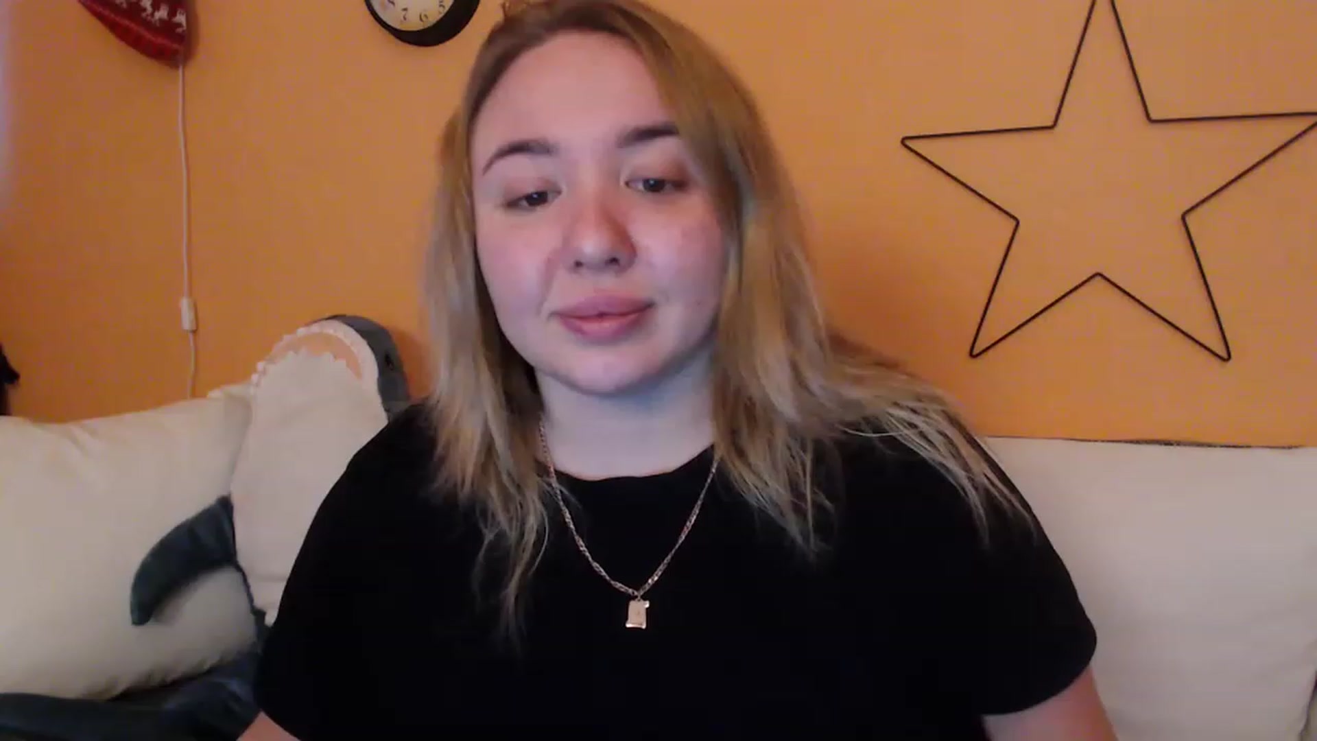 Gallery image thumbnail from ValeriCutiexx's myfreecams stream on, 01/26/2023, 15:33 image 3 of 20