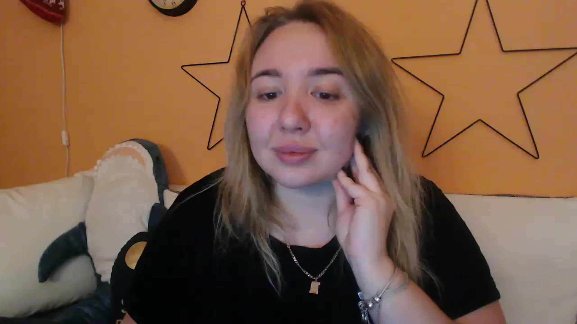 Gallery image thumbnail from ValeriCutiexx's myfreecams stream on, 01/26/2023, 15:33 image 8 of 20