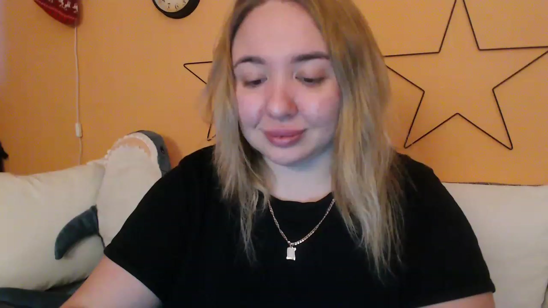 Gallery image thumbnail from ValeriCutiexx's myfreecams stream on, 01/26/2023, 15:33 image 5 of 20