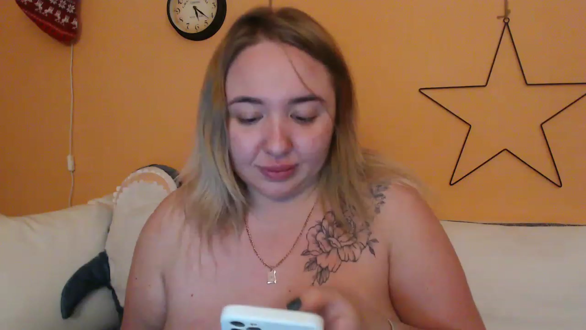 Gallery image thumbnail from ValeriCutiexx's myfreecams stream on, 01/26/2023, 15:33 image 19 of 20