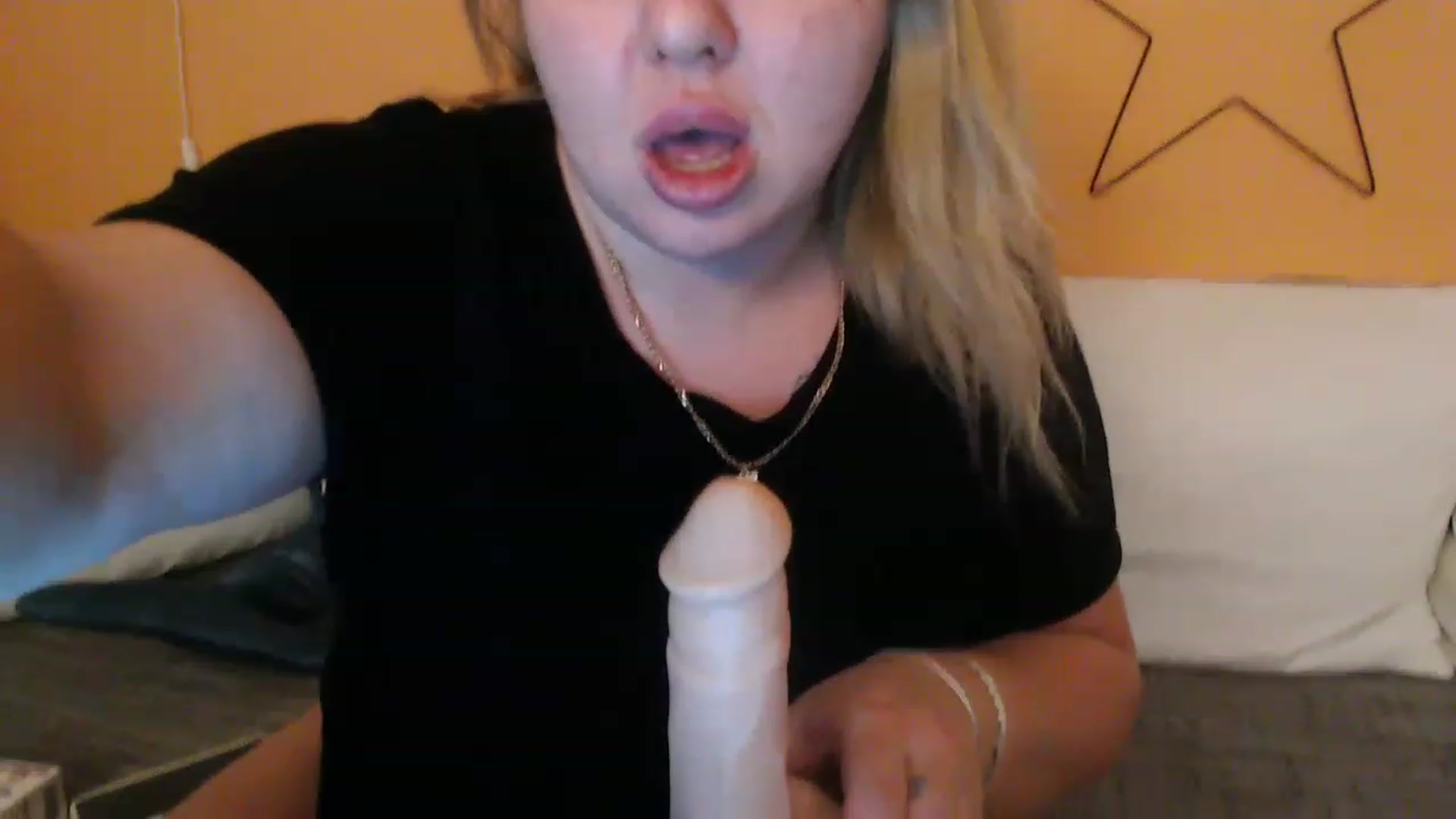 Gallery image thumbnail from ValeriCutiexx's myfreecams stream on, 01/26/2023, 15:33 image 11 of 20