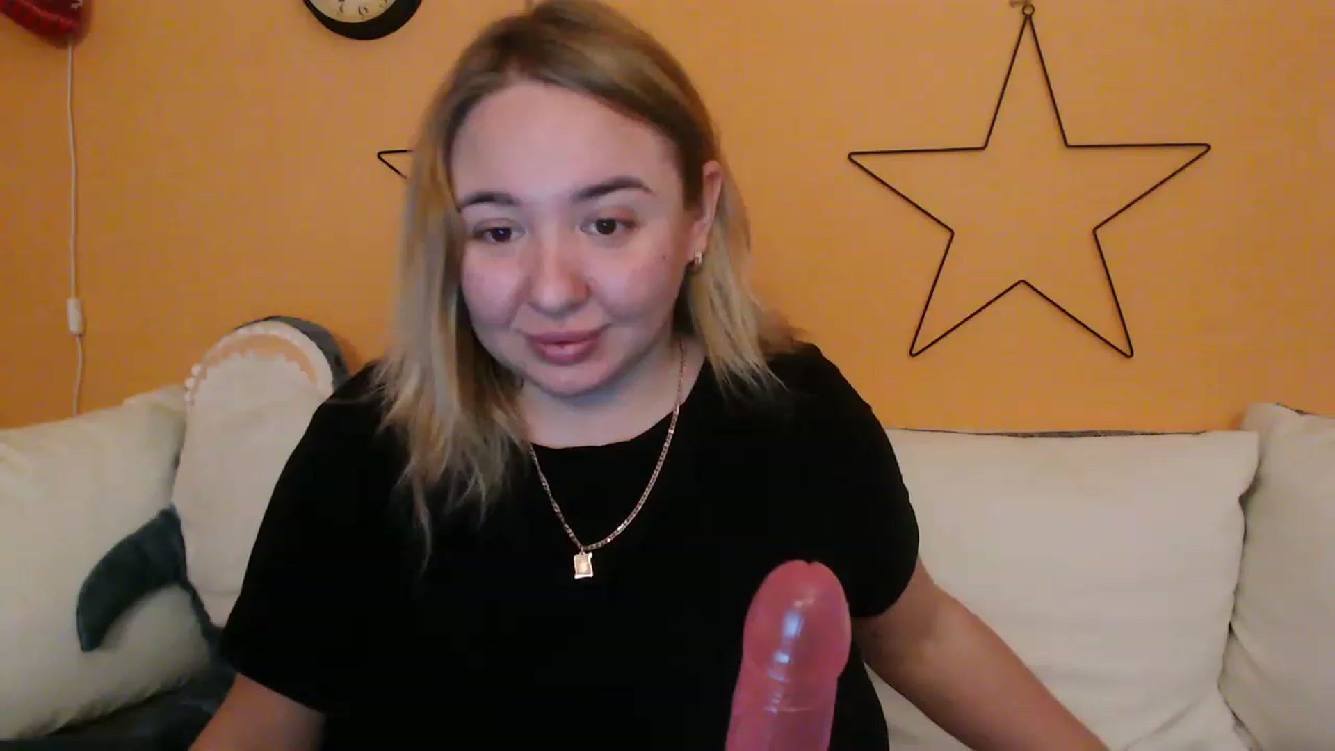 Gallery image thumbnail from ValeriCutiexx's myfreecams stream on, 01/26/2023, 15:33 image 15 of 20
