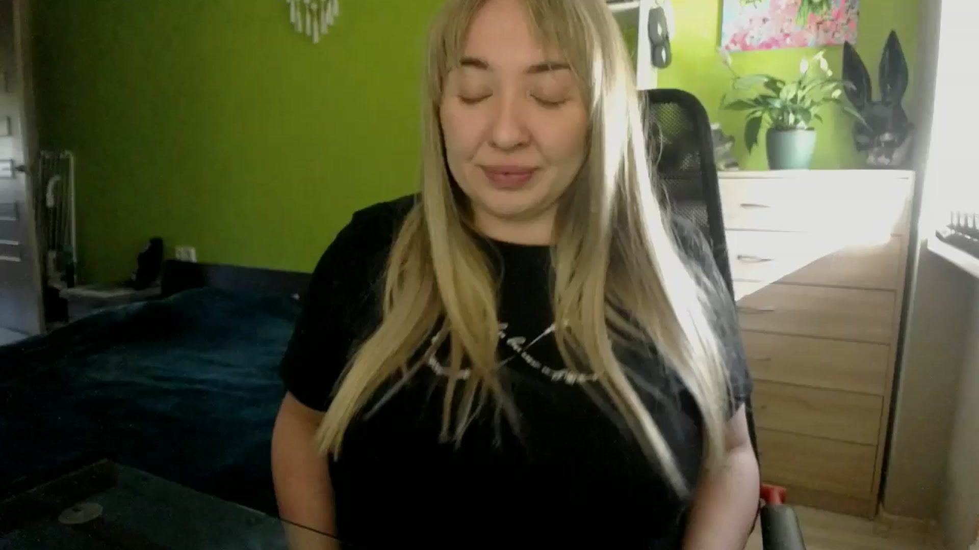 Gallery image thumbnail from ValeriCutiexx's myfreecams stream on, 04/29/2026, 14:37 image 1 of 20