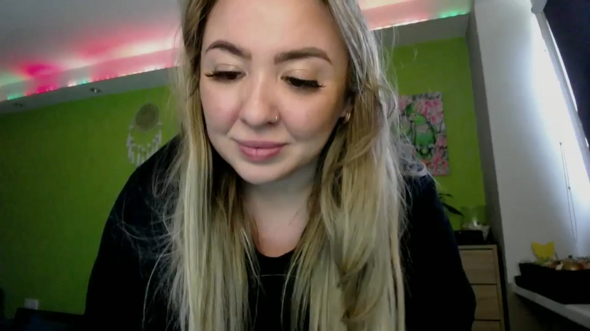 Gallery image thumbnail from ValeriCutiexx's myfreecams stream on, 04/30/2026, 13:39 image 18 of 20