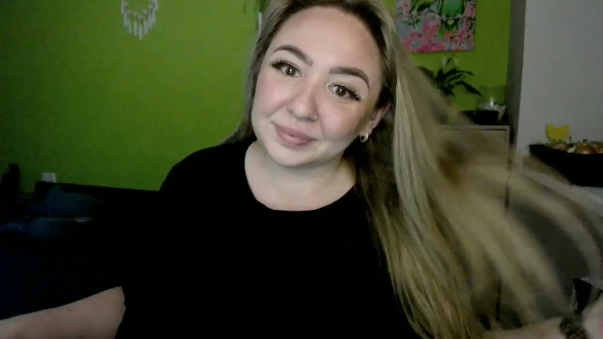 Gallery image thumbnail from ValeriCutiexx's myfreecams stream on, 04/30/2026, 13:39 image 13 of 20