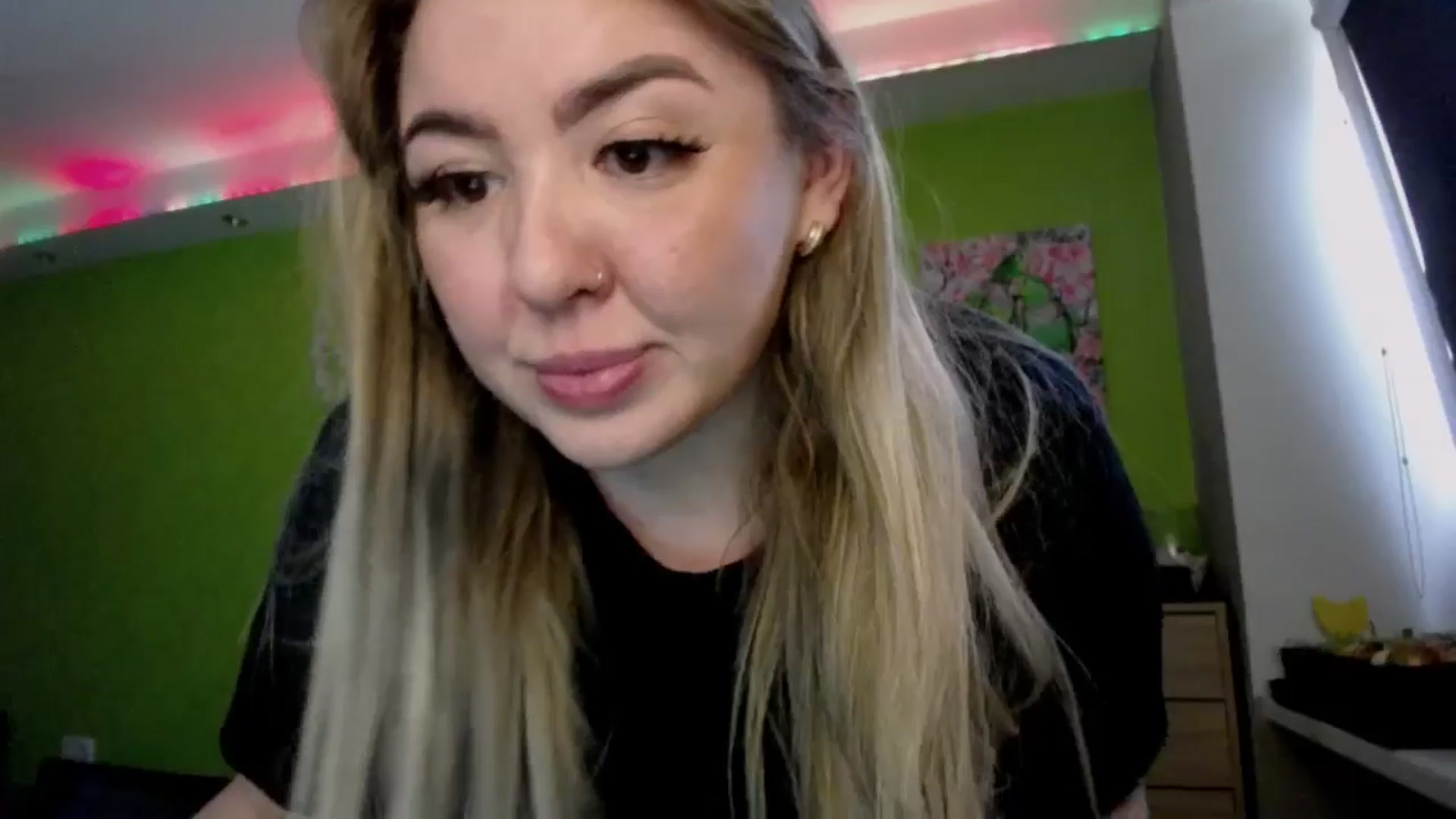 Gallery image thumbnail from ValeriCutiexx's myfreecams stream on, 04/30/2026, 13:39 image 19 of 20