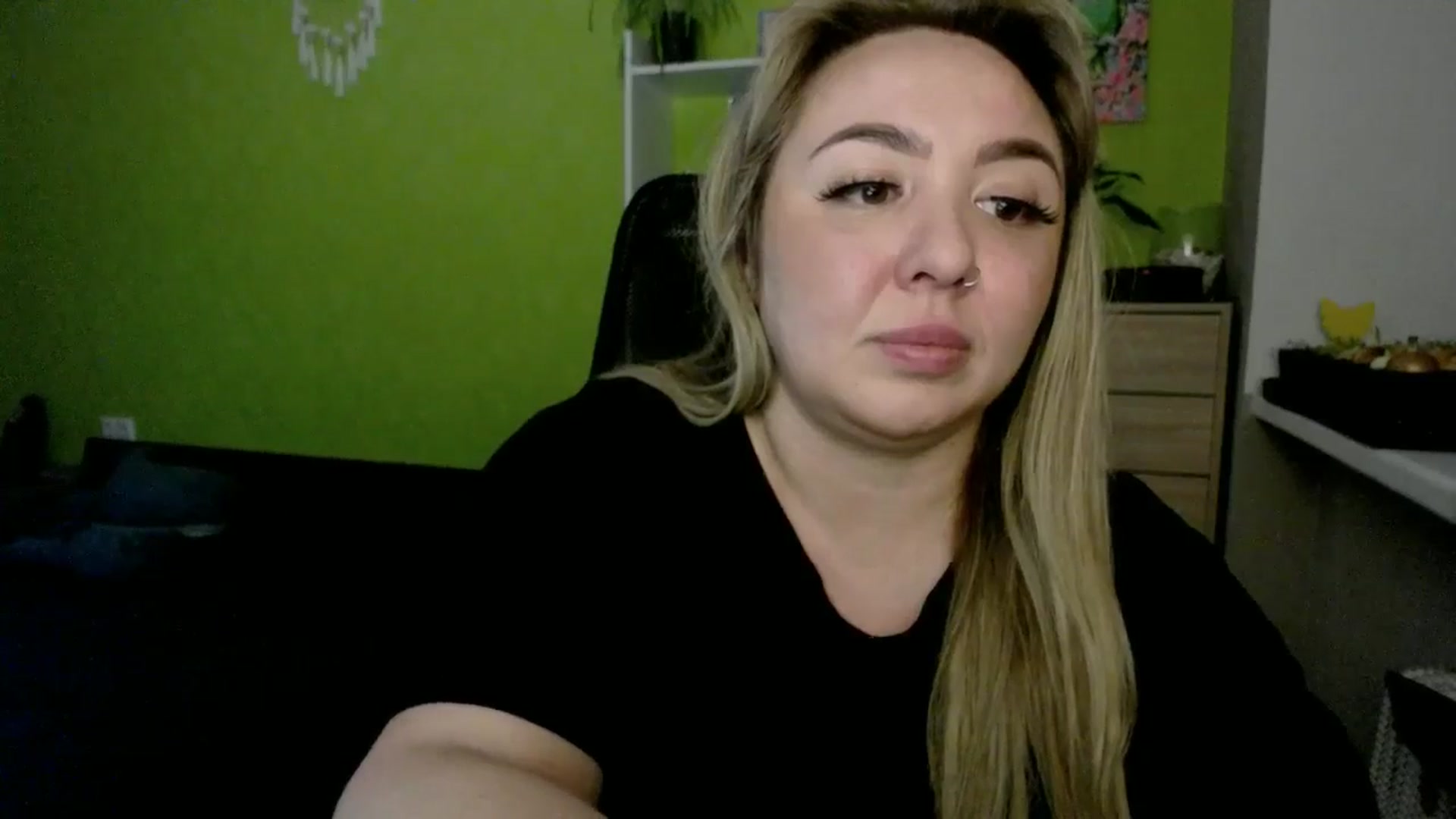 Gallery image thumbnail from ValeriCutiexx's myfreecams stream on, 04/30/2026, 13:39 image 14 of 20
