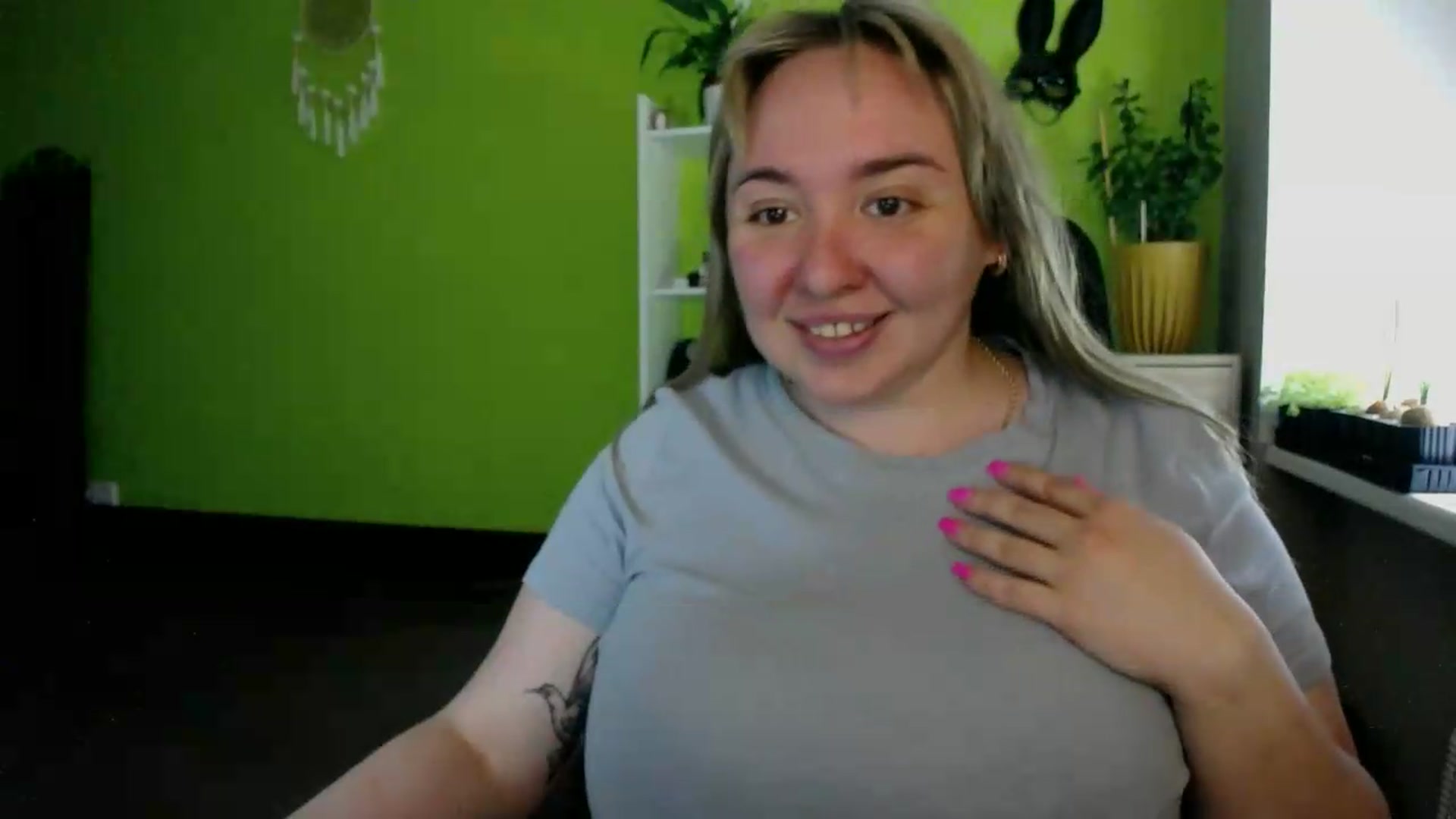 Gallery image thumbnail from ValeriCutiexx's myfreecams stream on, 05/16/2026, 12:31 image 9 of 20