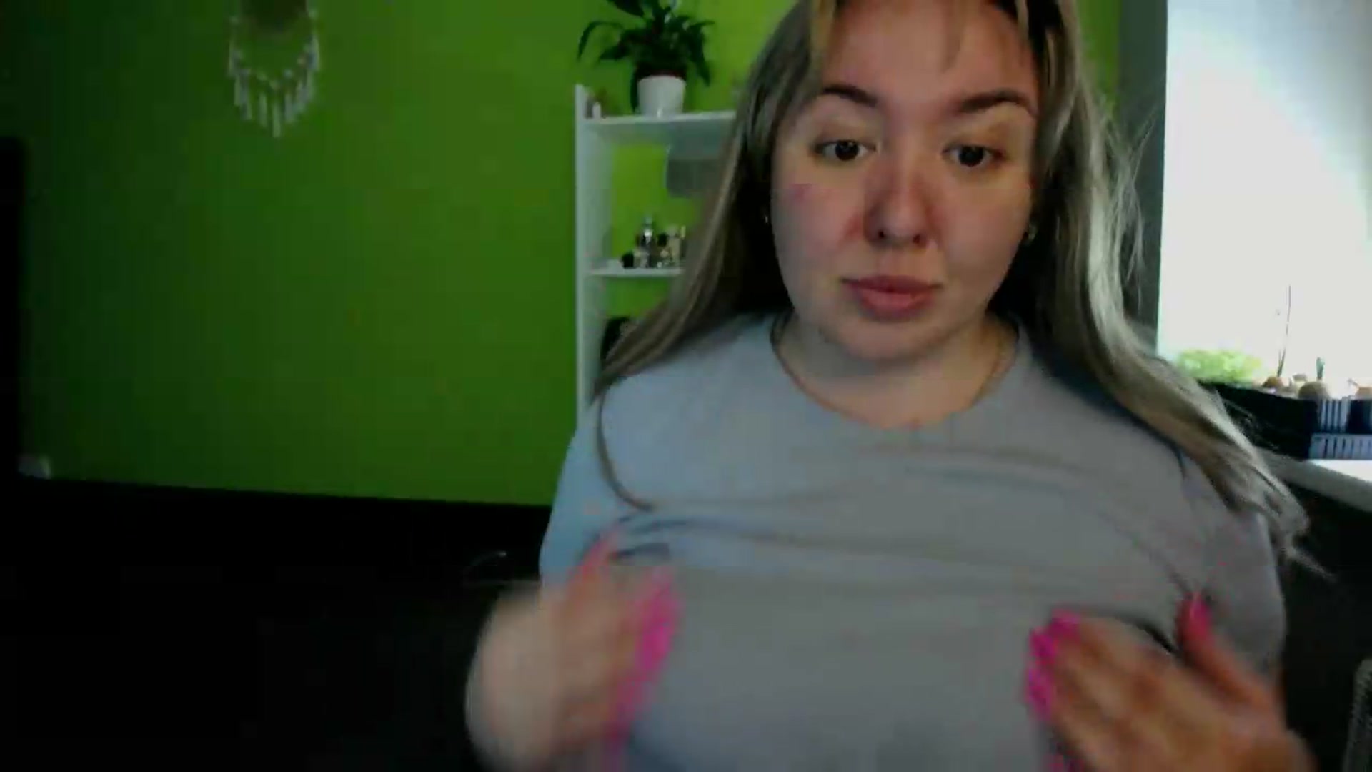 Gallery image thumbnail from ValeriCutiexx's myfreecams stream on, 05/16/2026, 12:31 image 8 of 20