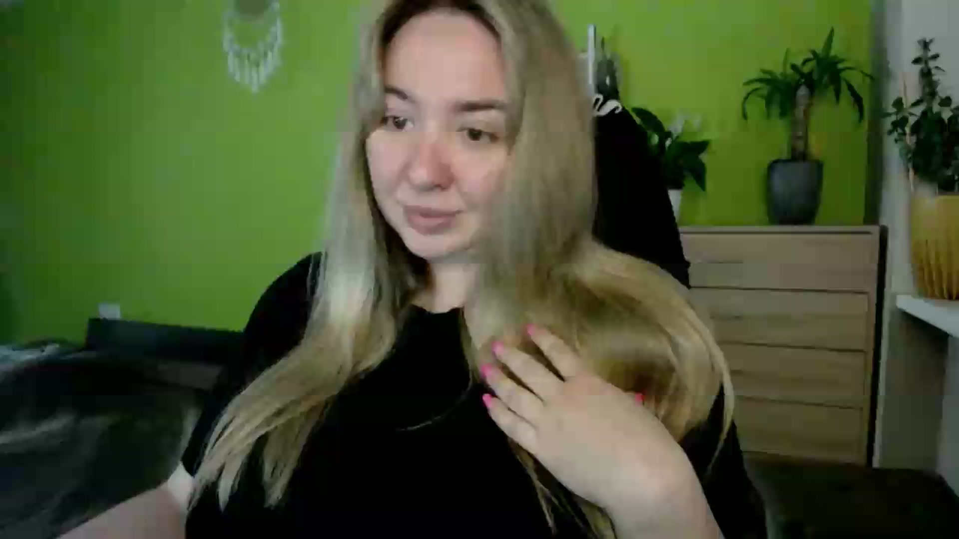 Gallery image thumbnail from ValeriCutiexx's myfreecams stream on, 05/20/2026, 12:44 image 1 of 20