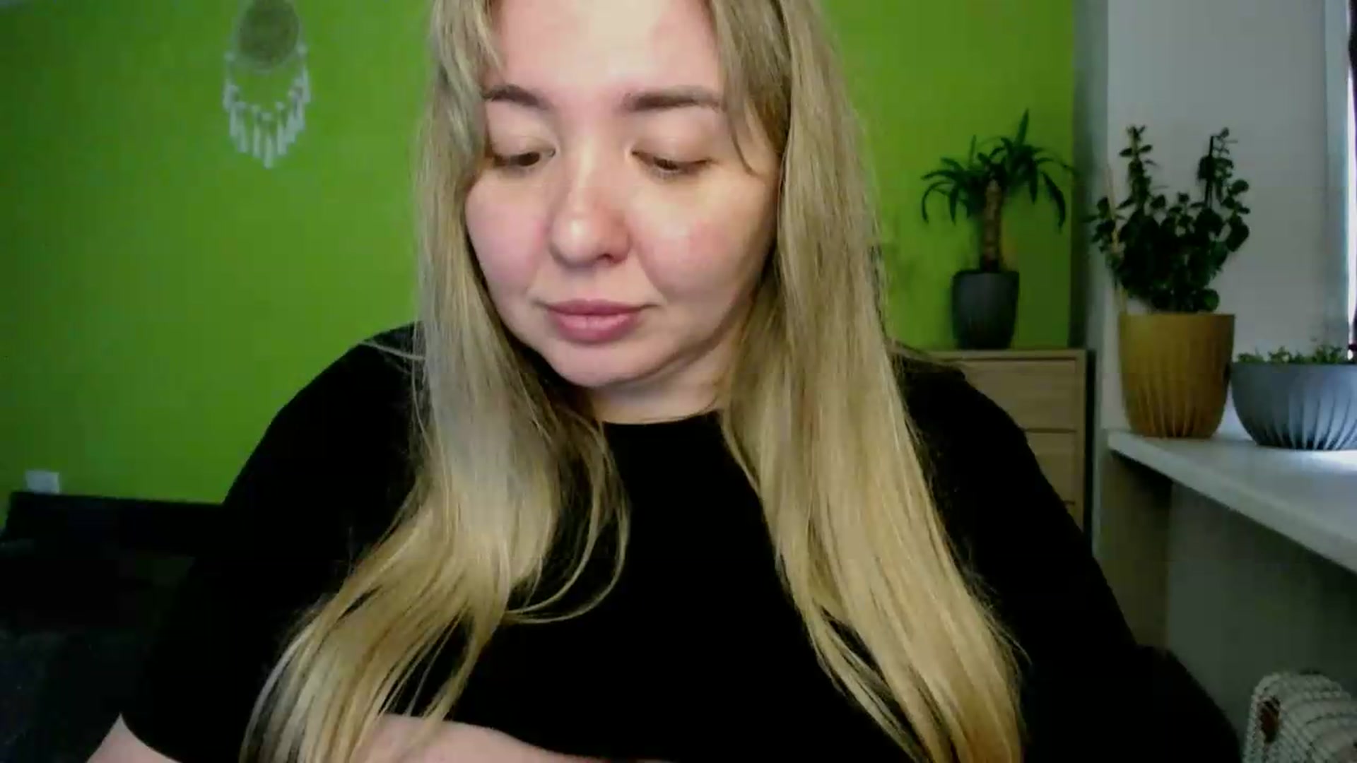 Gallery image thumbnail from ValeriCutiexx's myfreecams stream on, 05/20/2026, 13:52 image 15 of 20