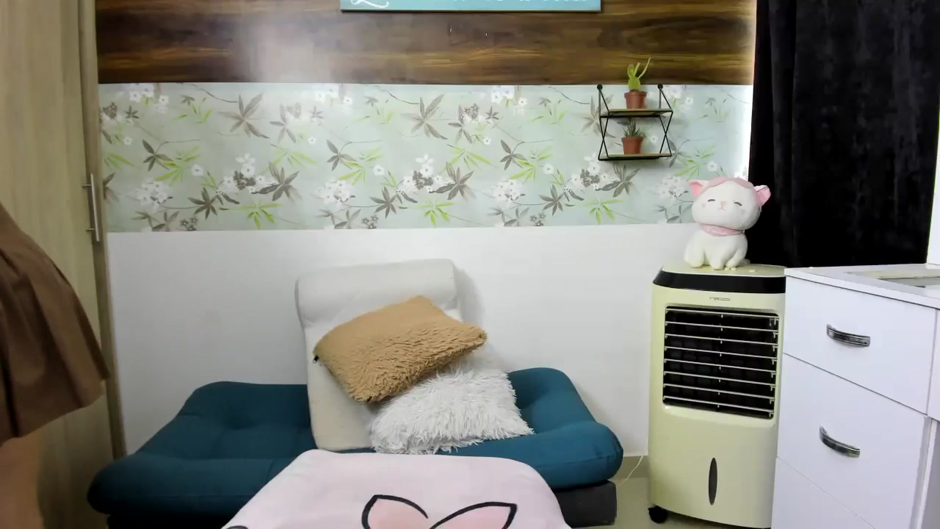 Gallery image thumbnail from ValeriaRussel's myfreecams stream on, 11/03/2024, 12:22 image 4 of 20