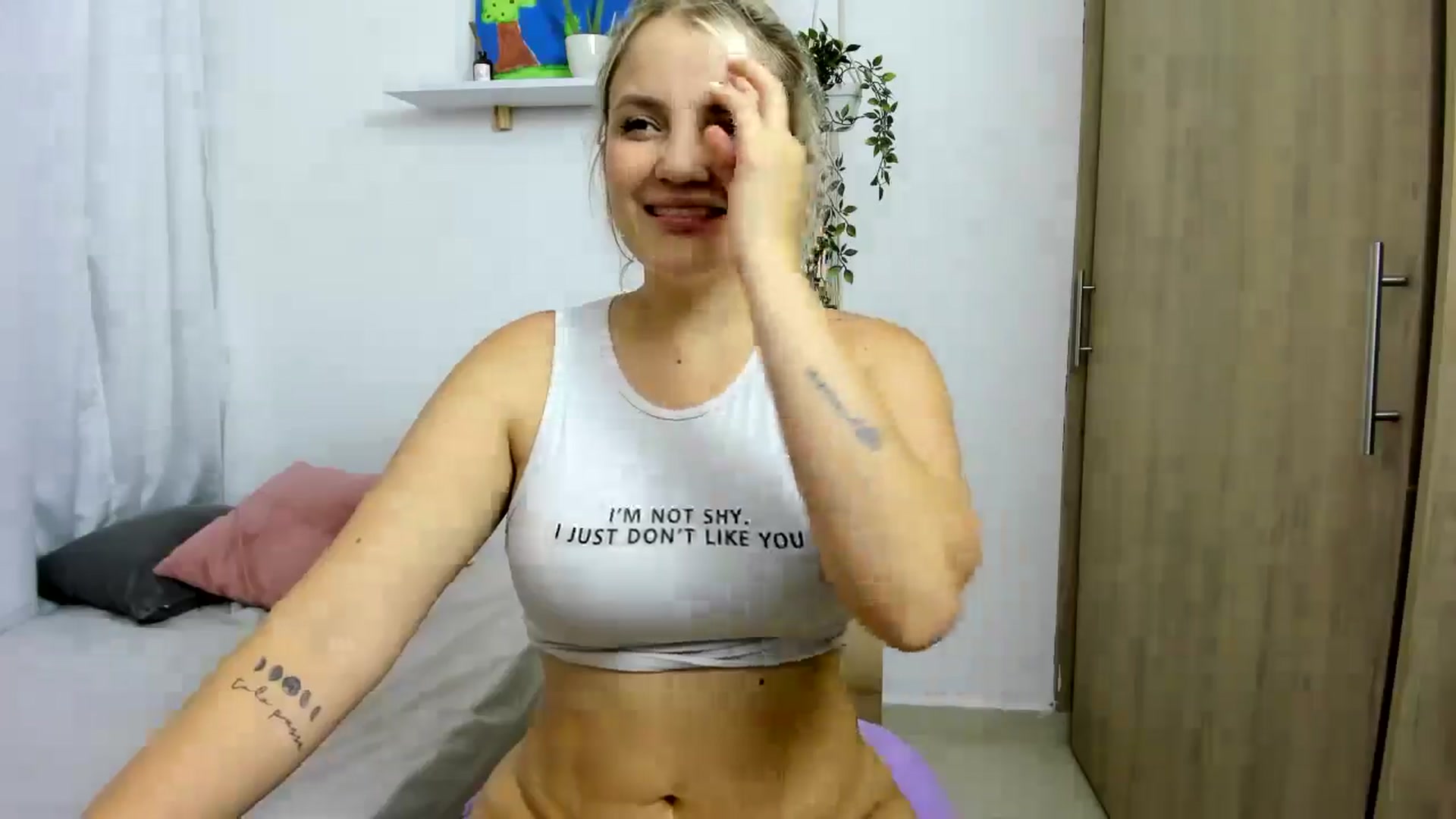 Gallery image thumbnail from ValeriaRussel's myfreecams stream on, 05/15/2025, 14:31 image 10 of 20