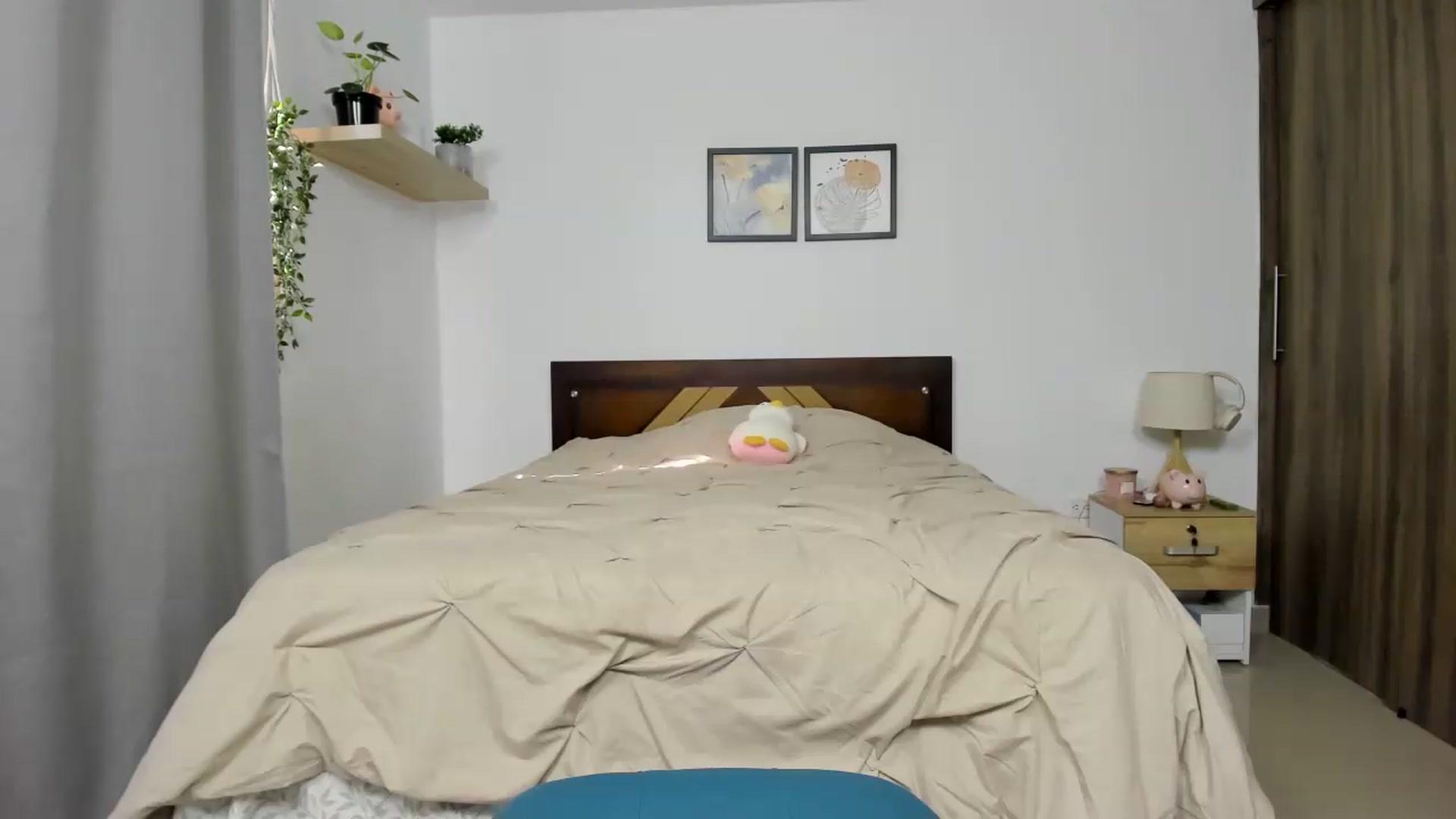 Gallery image thumbnail from ValeriaRussel's myfreecams stream on, 06/20/2026, 14:21 image 13 of 20