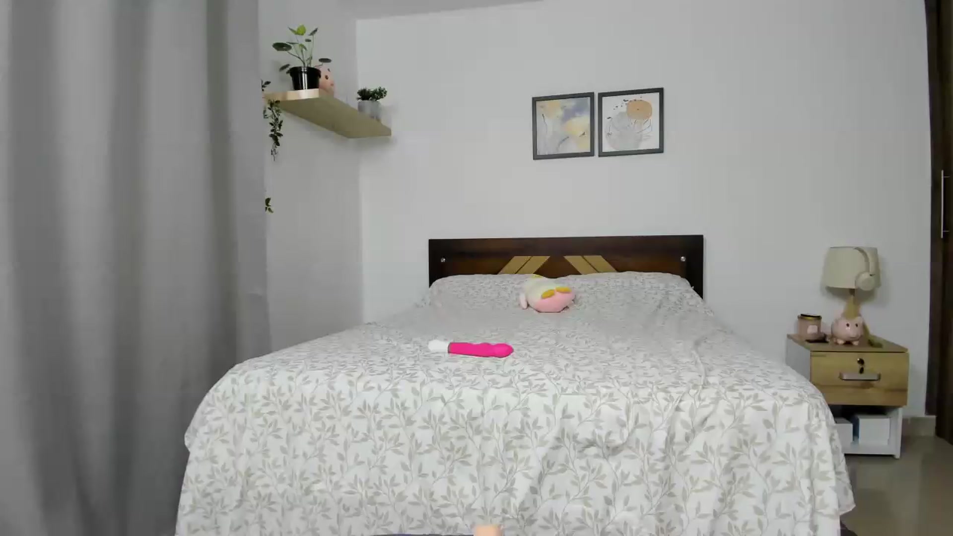 Gallery image thumbnail from ValeriaRussel's myfreecams stream on, 06/25/2026, 17:09 image 15 of 20