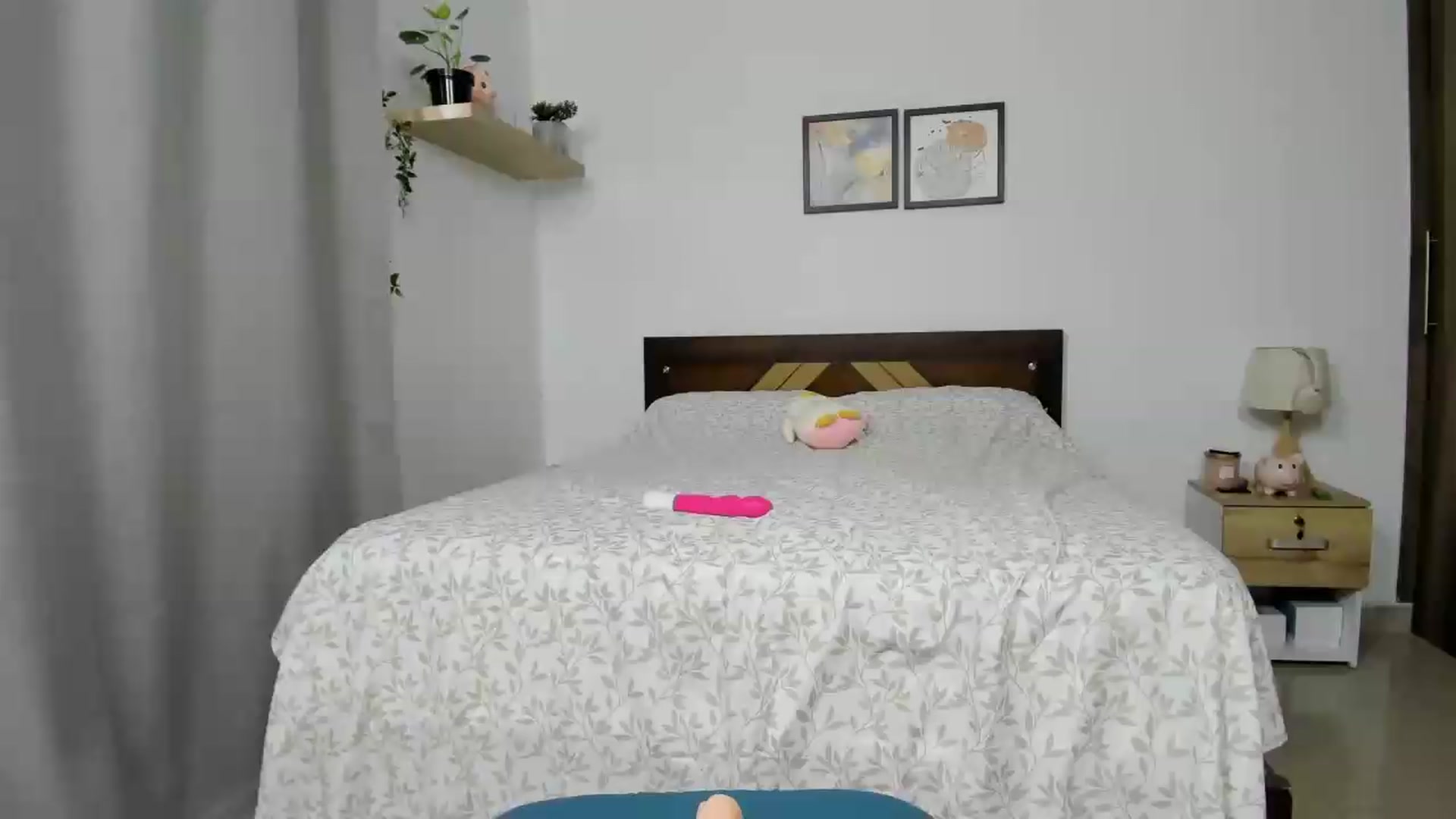 Gallery image thumbnail from ValeriaRussel's myfreecams stream on, 06/25/2026, 17:09 image 1 of 20