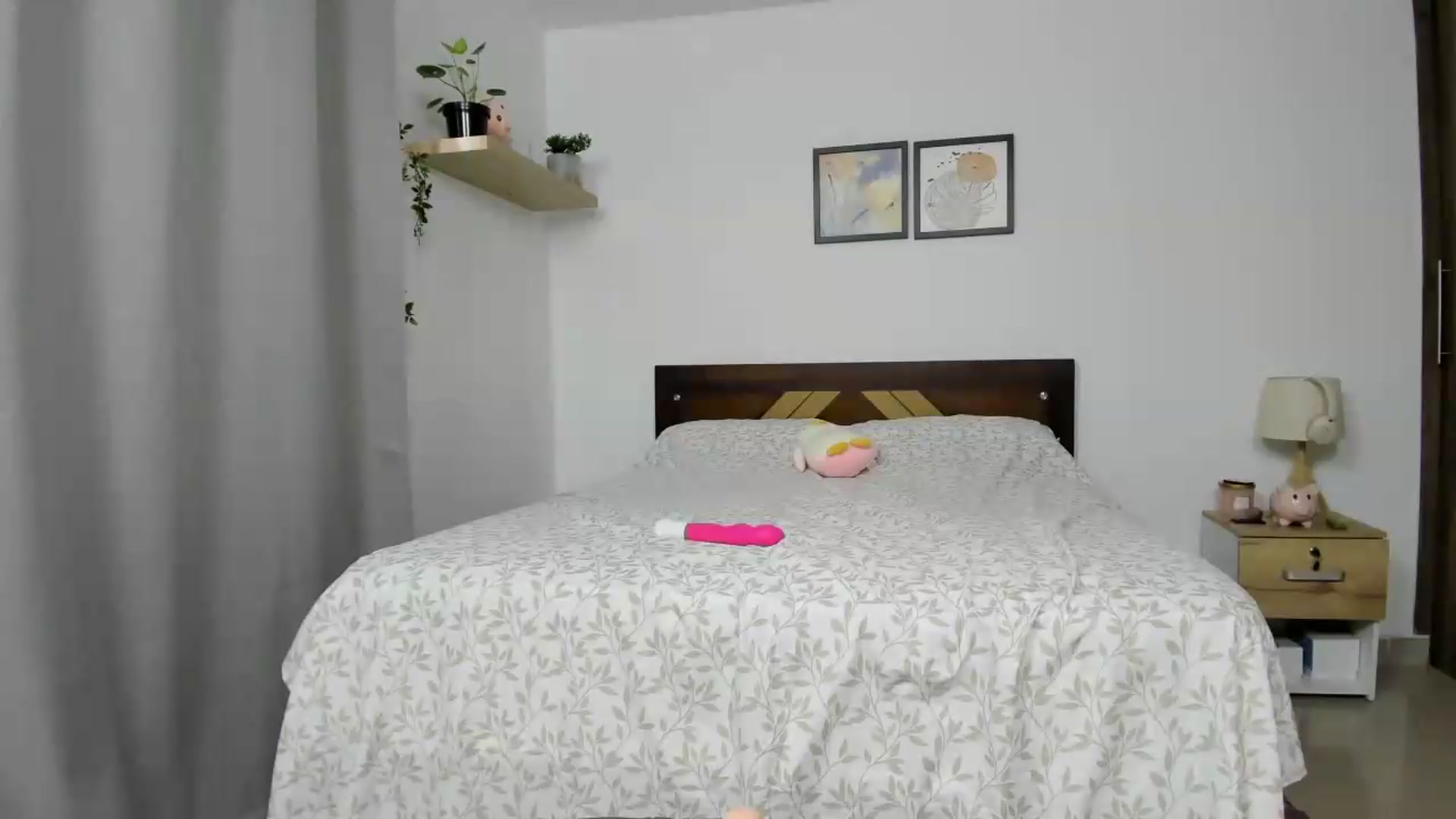 Gallery image thumbnail from ValeriaRussel's myfreecams stream on, 06/25/2026, 17:09 image 14 of 20
