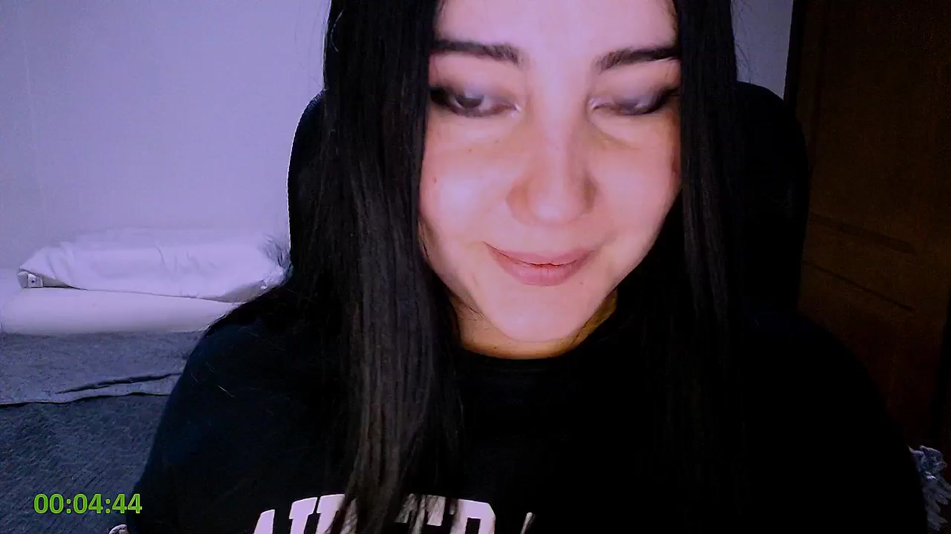 Gallery image thumbnail from Valeriatamayo's myfreecams stream on, 05/06/2025, 08:28 image 18 of 20