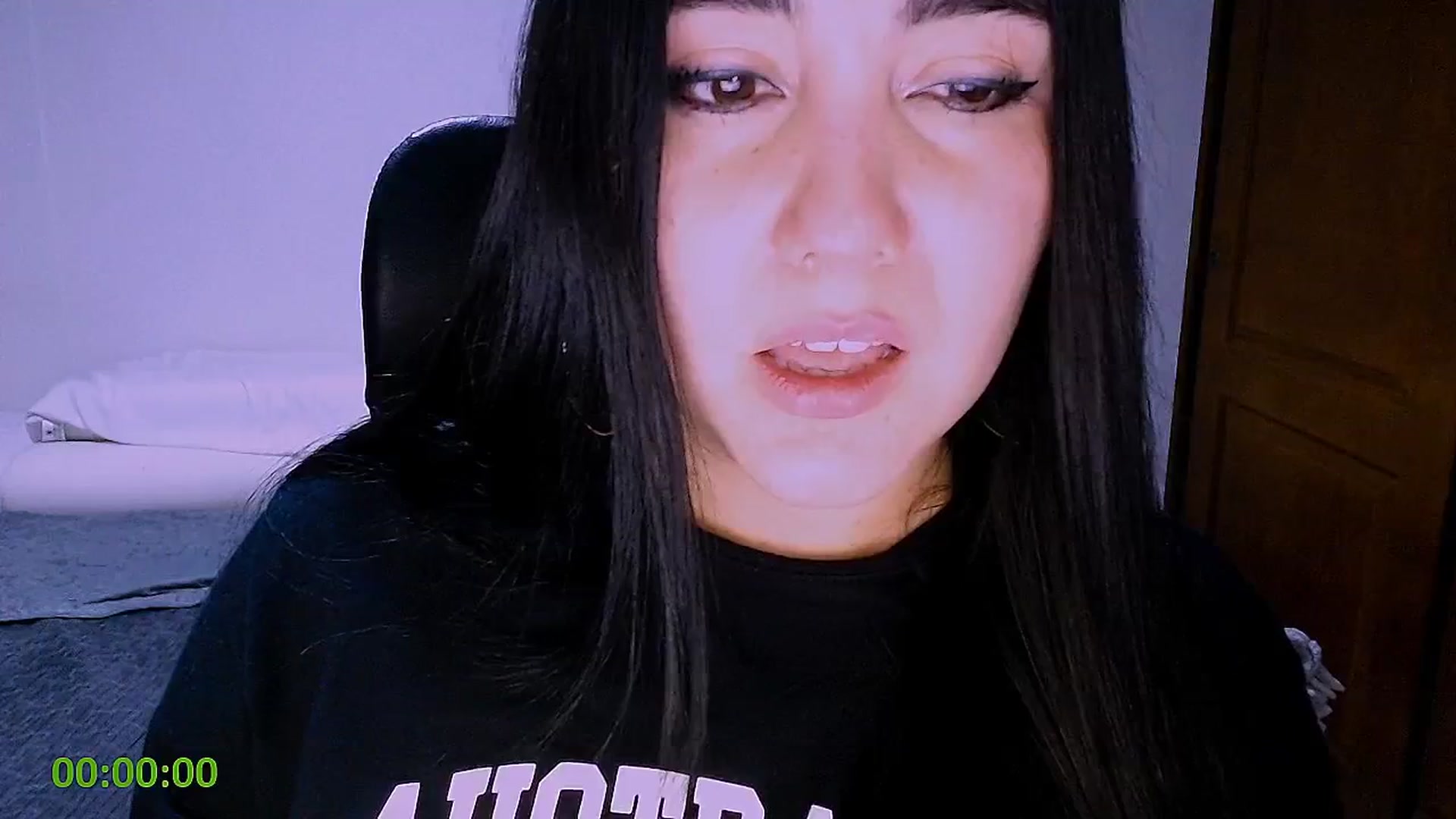 Gallery image thumbnail from Valeriatamayo's myfreecams stream on, 05/06/2025, 08:28 image 13 of 20
