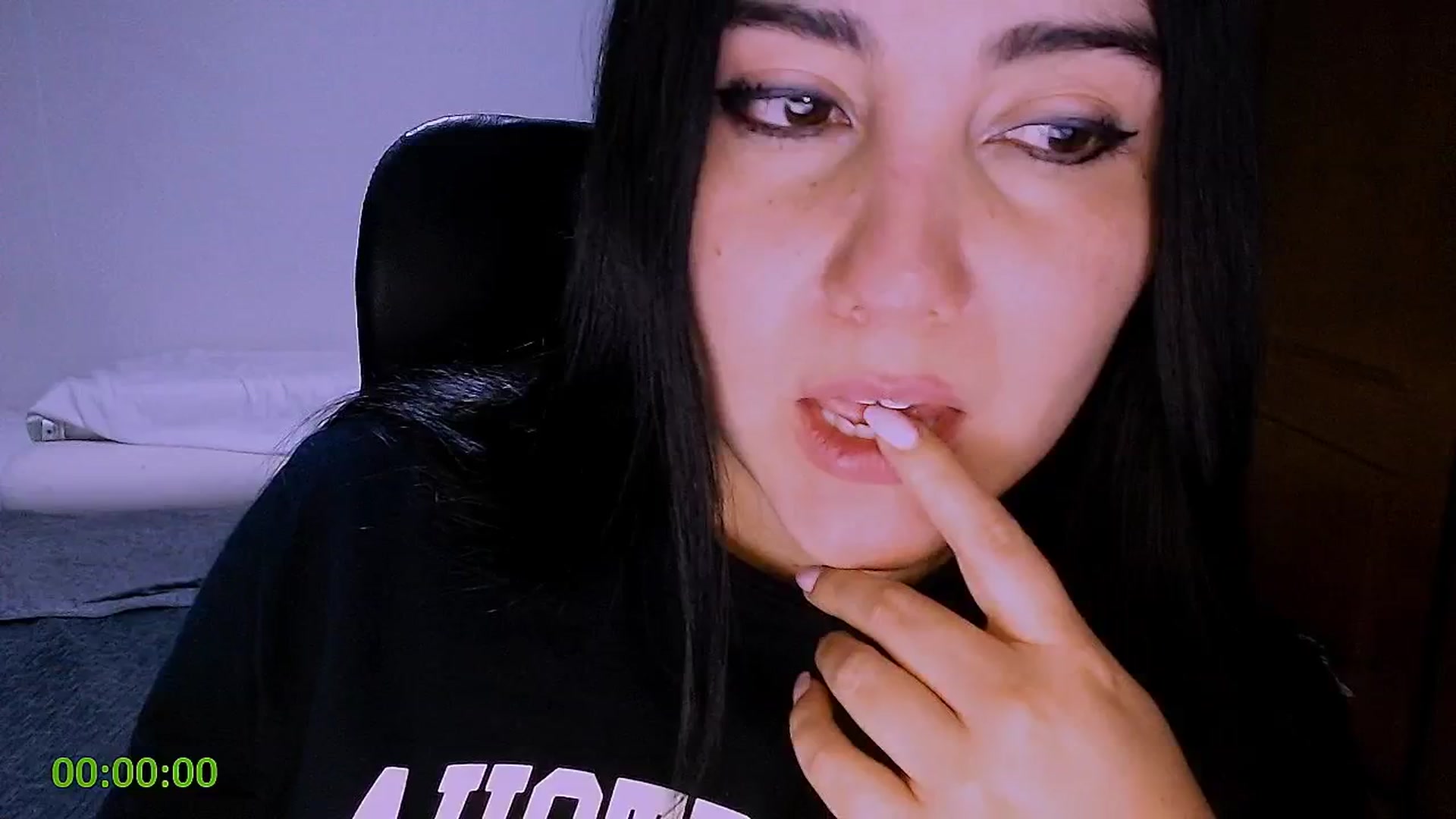 Gallery image thumbnail from Valeriatamayo's myfreecams stream on, 05/06/2025, 08:28 image 11 of 20