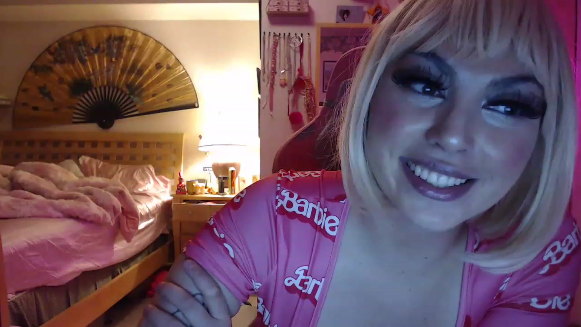 Gallery image thumbnail from ValerieTayler's myfreecams stream on, 12/09/2022, 05:47 image 6 of 20