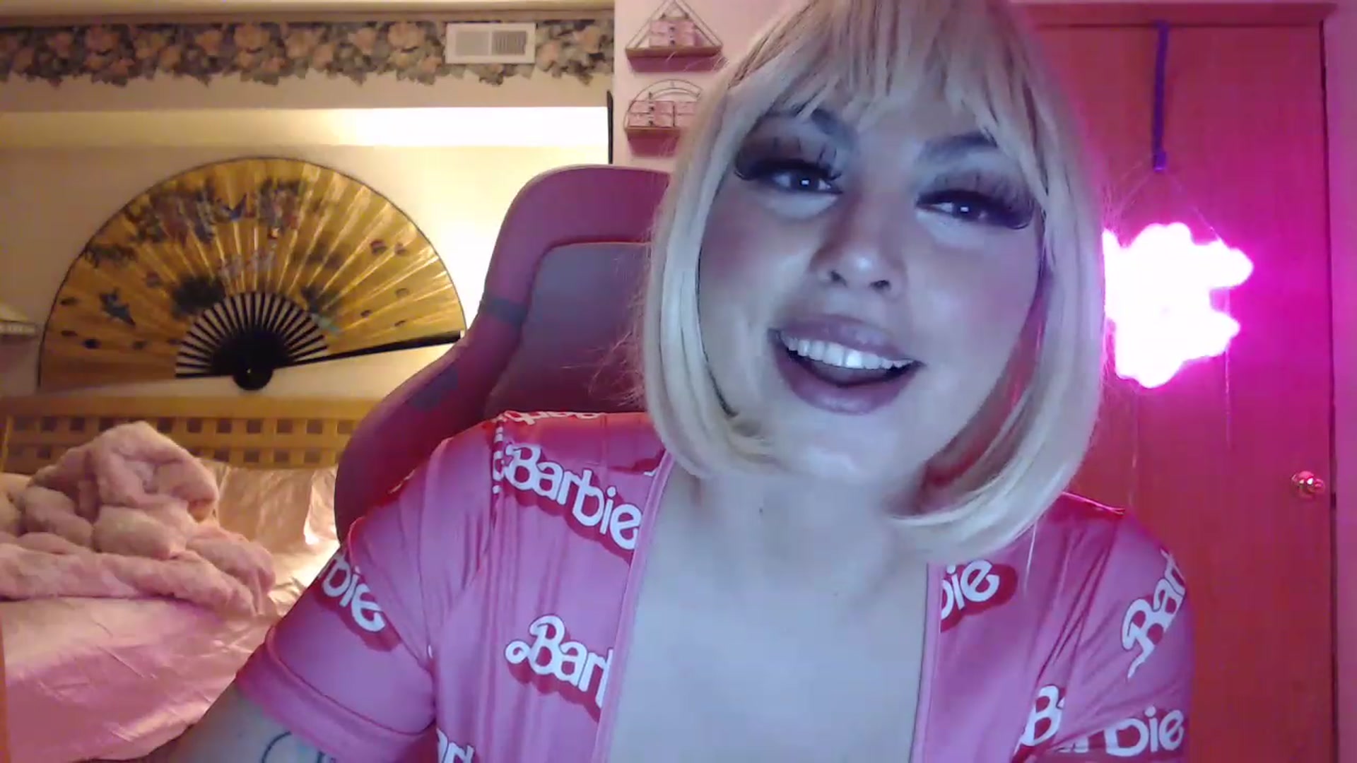 Gallery image thumbnail from ValerieTayler's myfreecams stream on, 12/09/2022, 05:47 image 3 of 20
