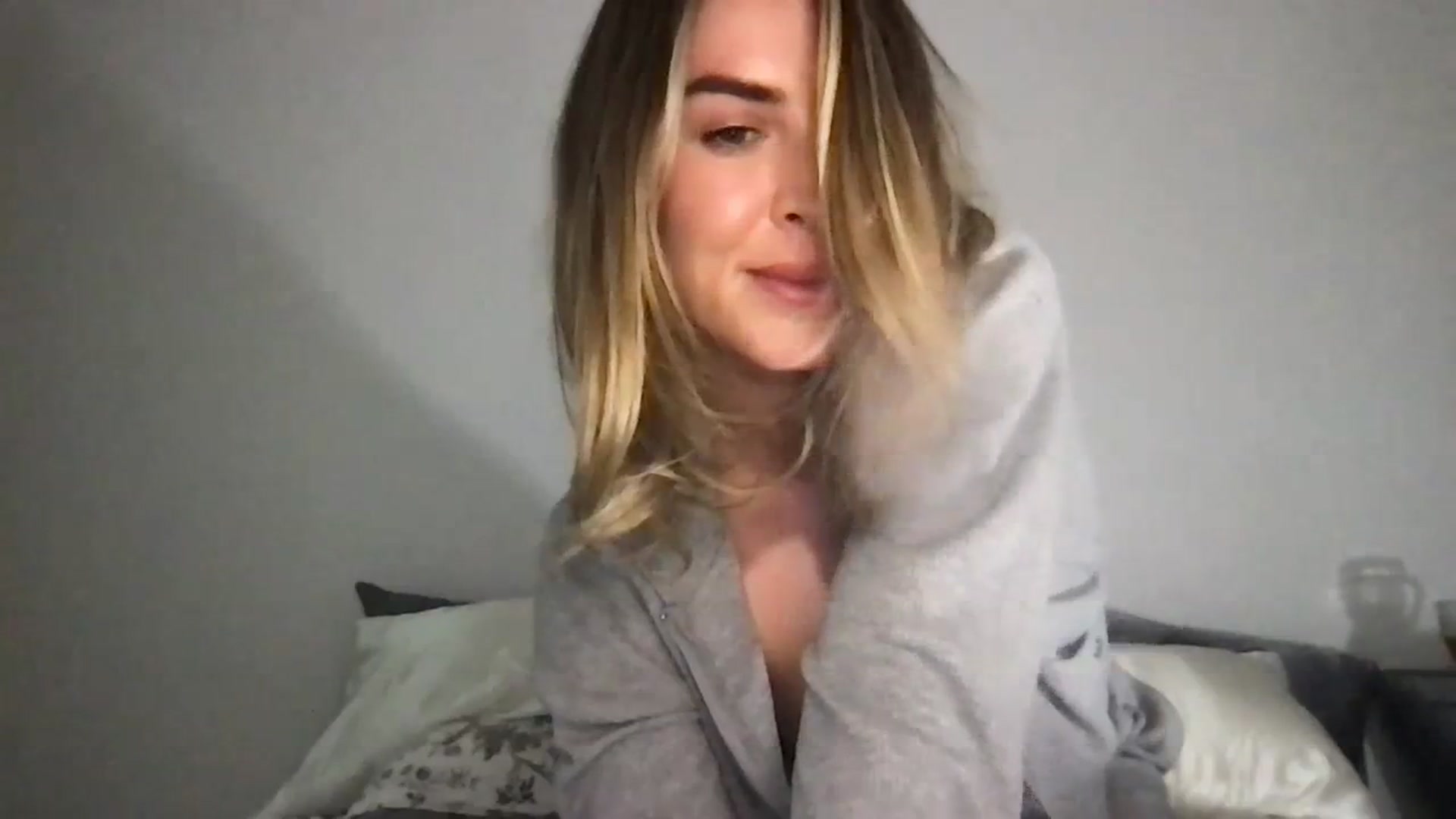 Gallery image thumbnail from Valerie_x0's myfreecams stream on, 01/16/2024, 02:54 image 10 of 20