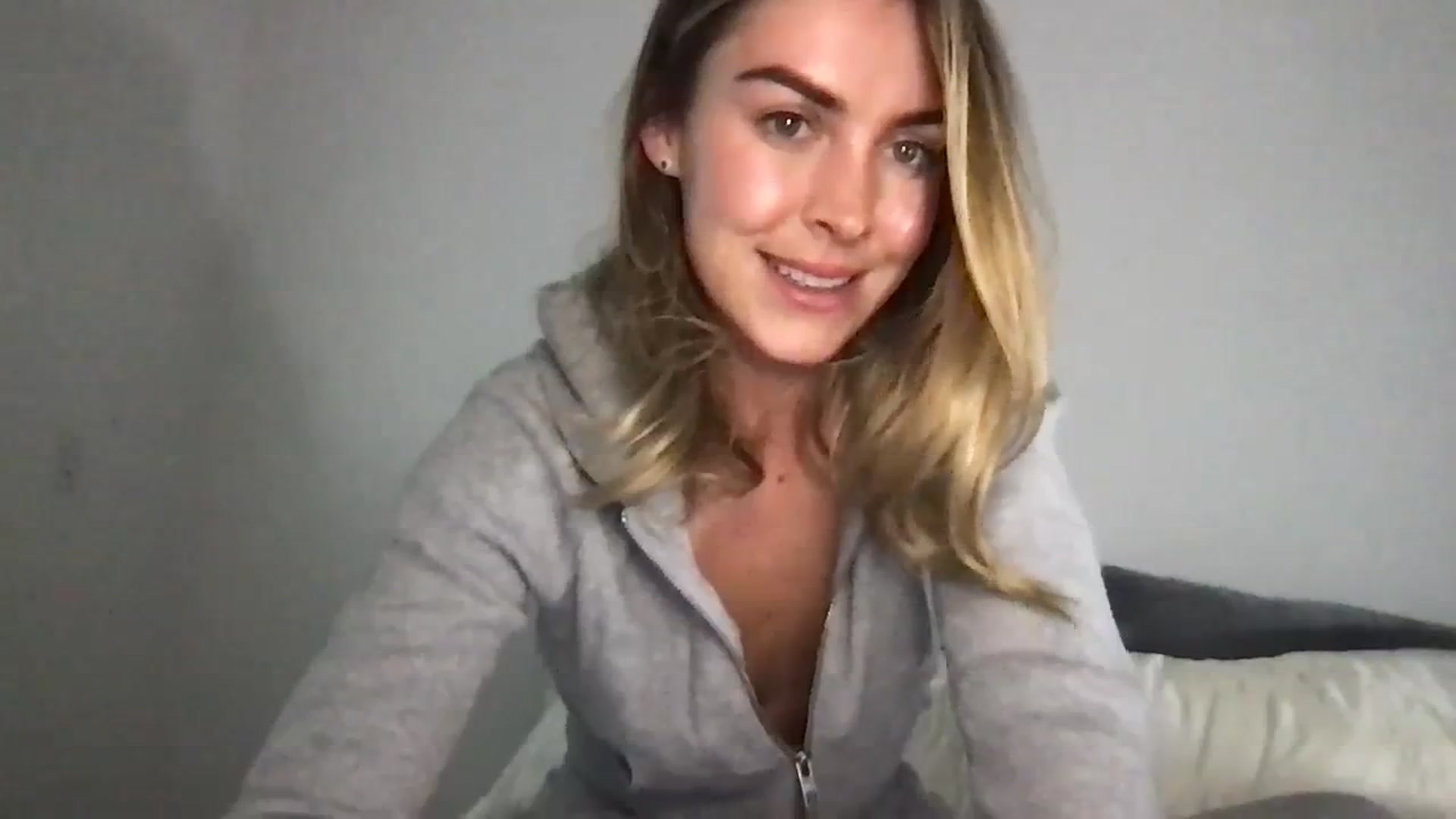 Gallery image thumbnail from Valerie_x0's myfreecams stream on, 01/16/2024, 02:54 image 13 of 20