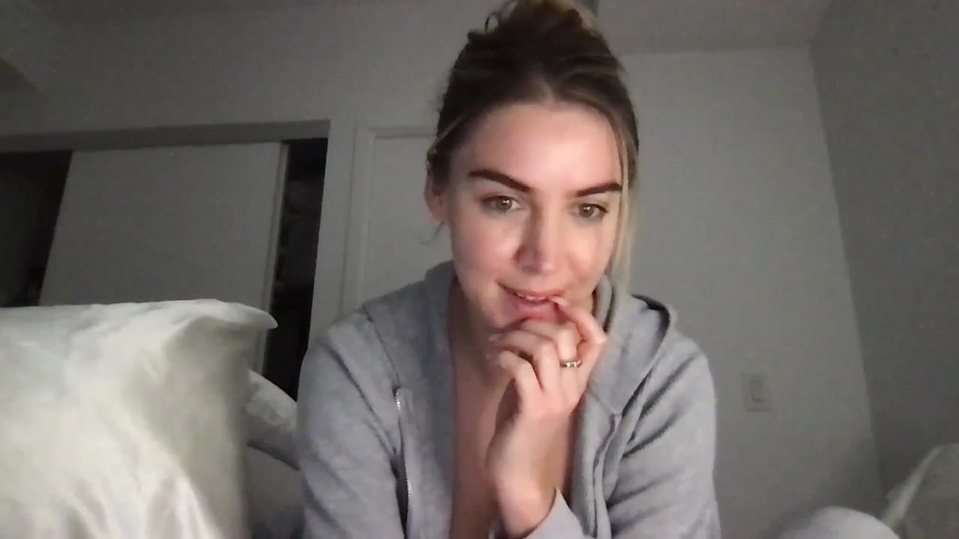 Gallery image thumbnail from Valerie_x0's myfreecams stream on, 01/23/2024, 04:35 image 20 of 20