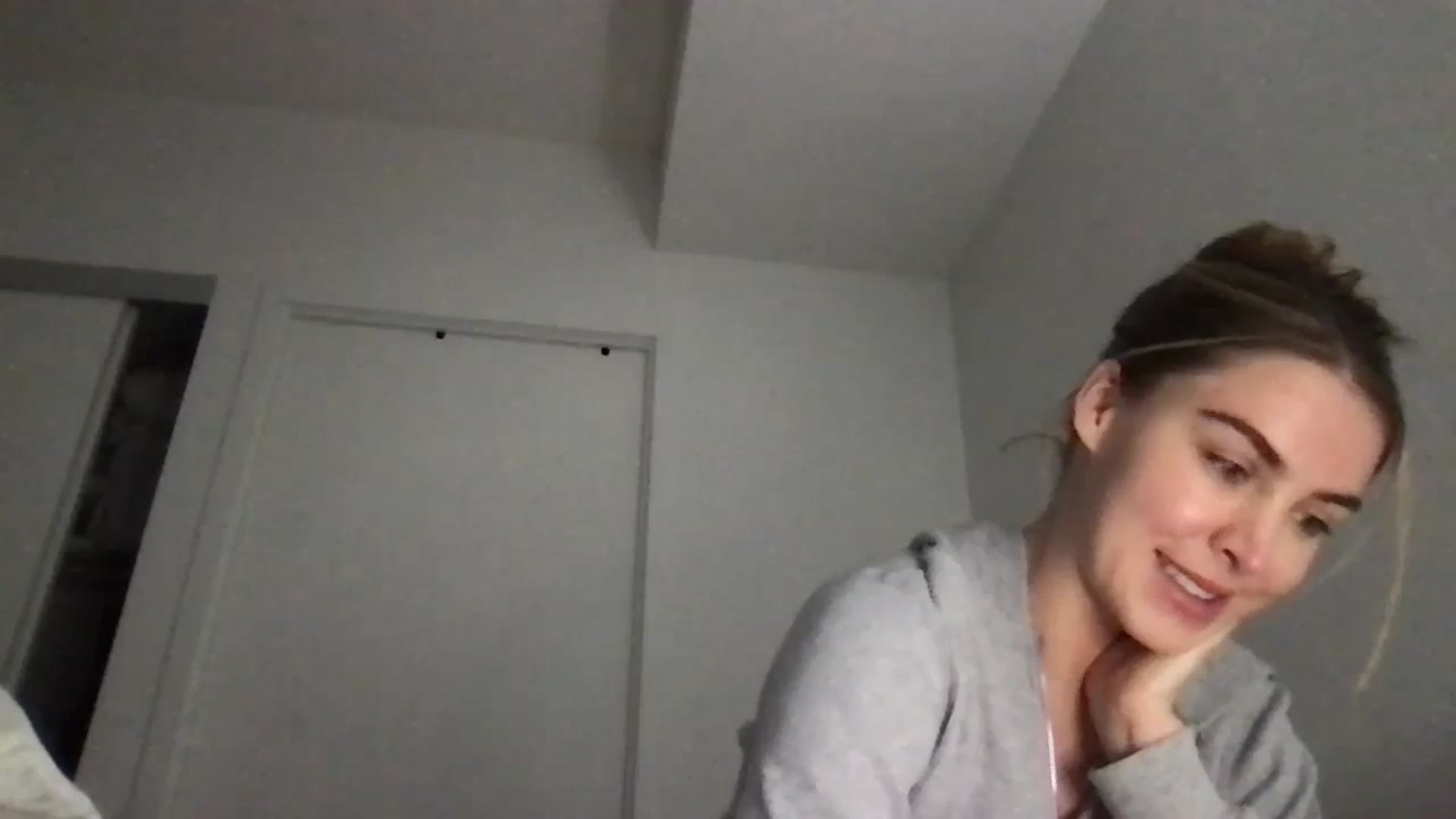 Gallery image thumbnail from Valerie_x0's myfreecams stream on, 01/23/2024, 04:35 image 2 of 20