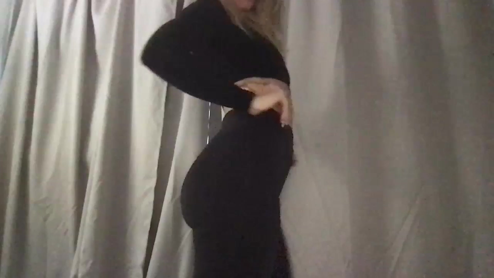 Gallery image thumbnail from Valerie_x0's myfreecams stream on, 03/05/2024, 20:18 image 12 of 20