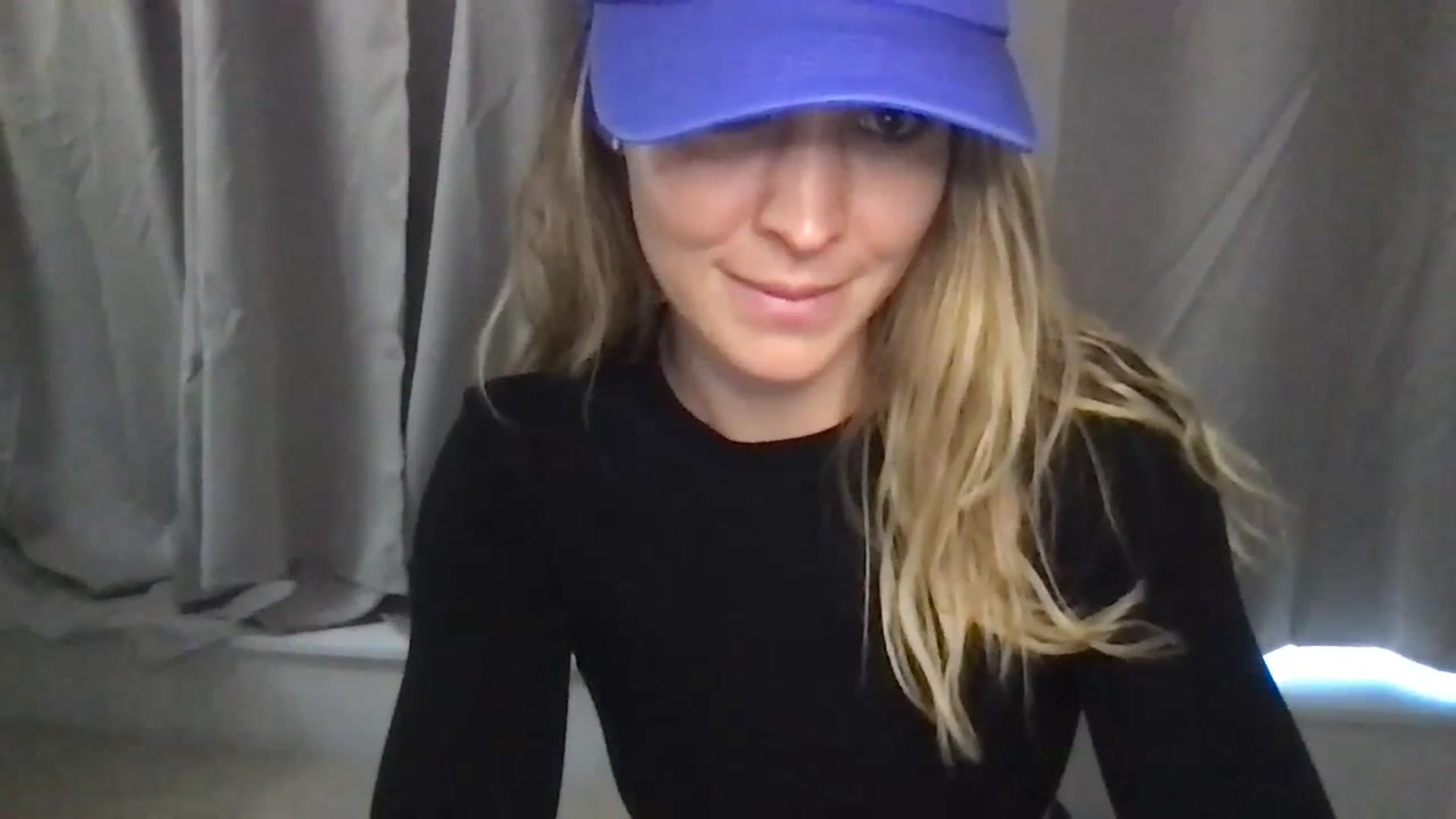 Gallery image thumbnail from Valerie_x0's myfreecams stream on, 03/05/2024, 20:18 image 20 of 20