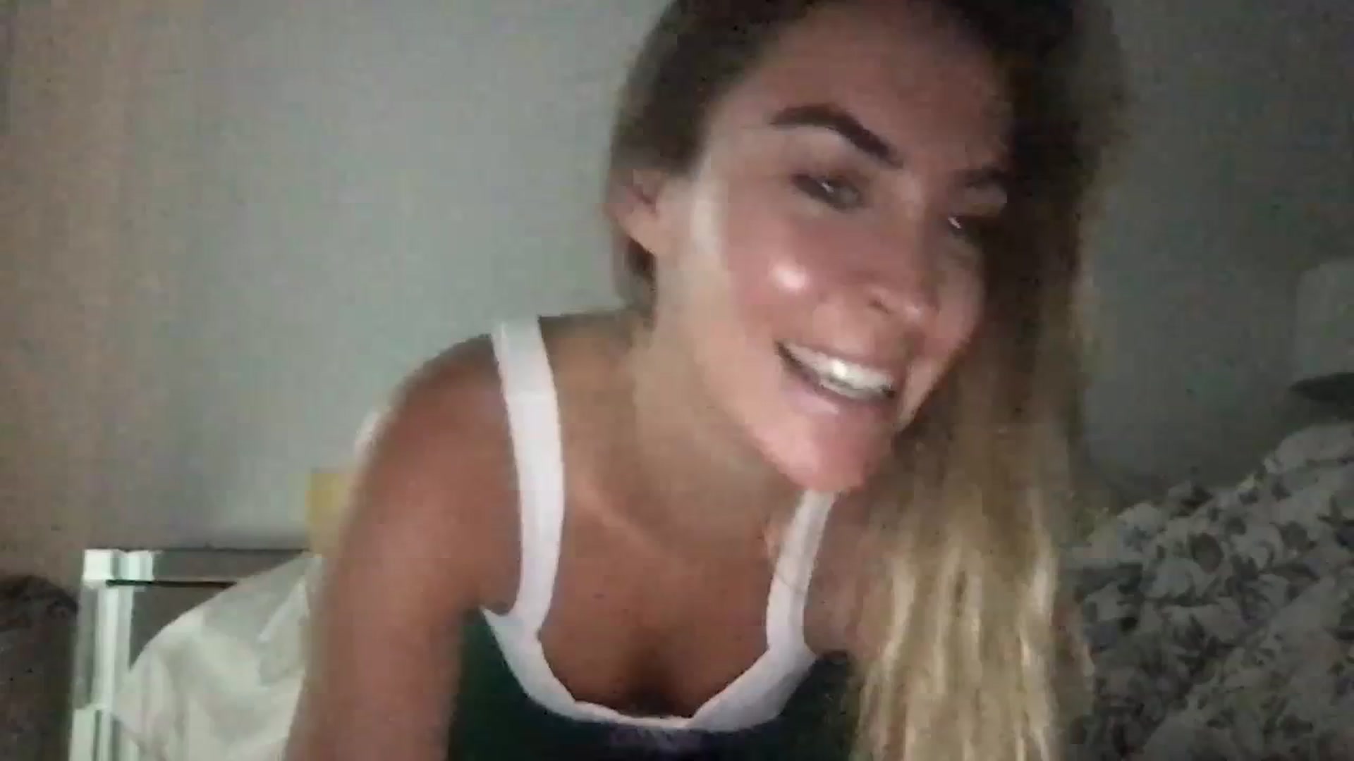 Gallery image thumbnail from Valerie_x0's myfreecams stream on, 03/06/2024, 19:42 image 13 of 20