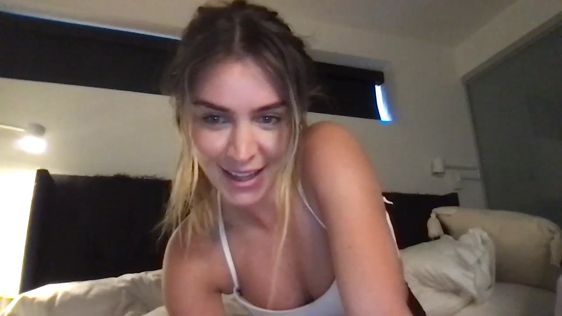 Gallery image thumbnail from Valerie_x0's myfreecams stream on, 09/20/2024, 17:56 image 13 of 20