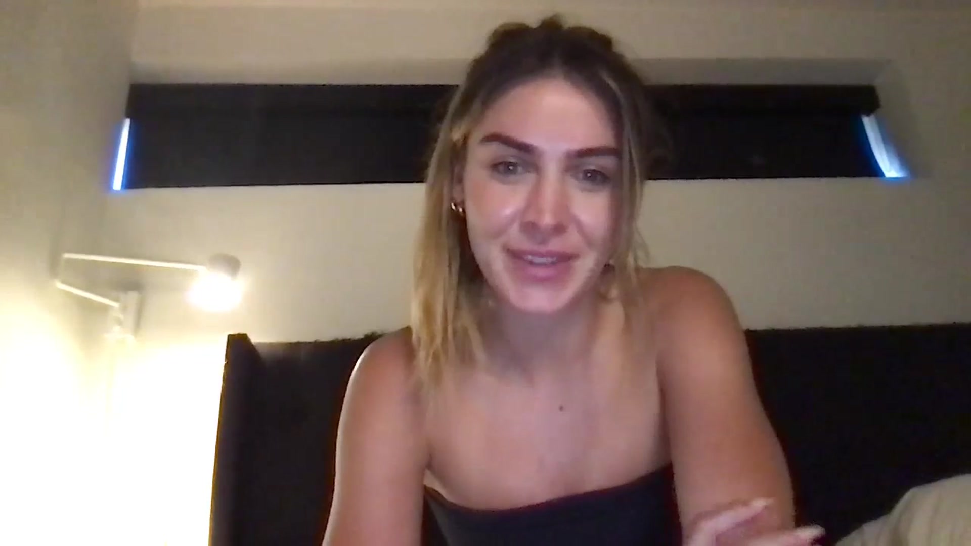 Gallery image thumbnail from Valerie_x0's myfreecams stream on, 09/20/2024, 22:09 image 11 of 20
