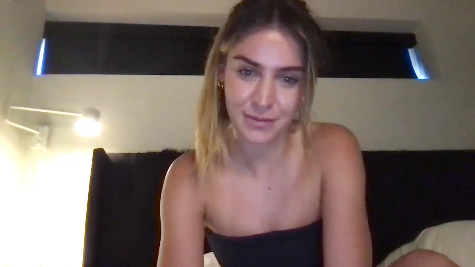 Gallery image thumbnail from Valerie_x0's myfreecams stream on, 09/20/2024, 22:09 image 10 of 20
