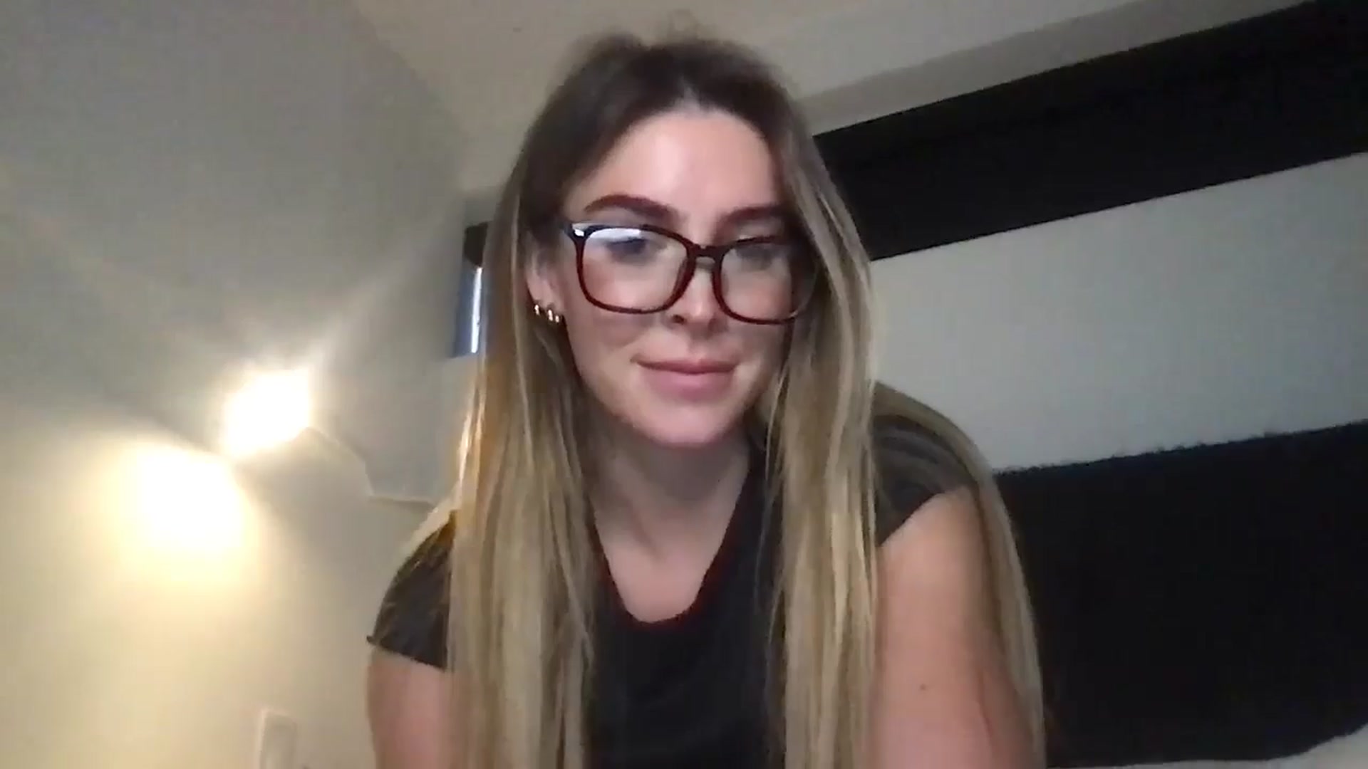 Gallery image thumbnail from Valerie_x0's myfreecams stream on, 09/25/2024, 21:59 image 7 of 20