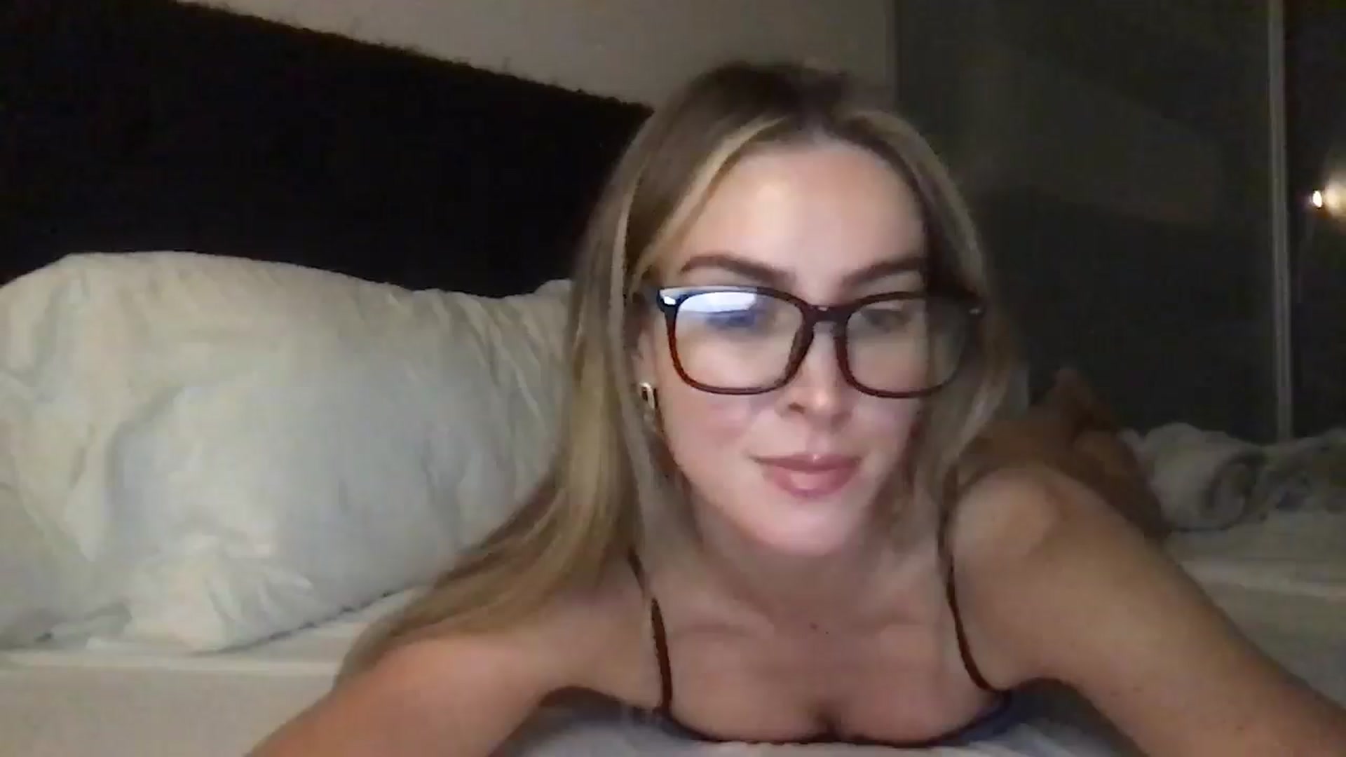 Gallery image thumbnail from Valerie_x0's myfreecams stream on, 02/17/2025, 23:31 image 1 of 20