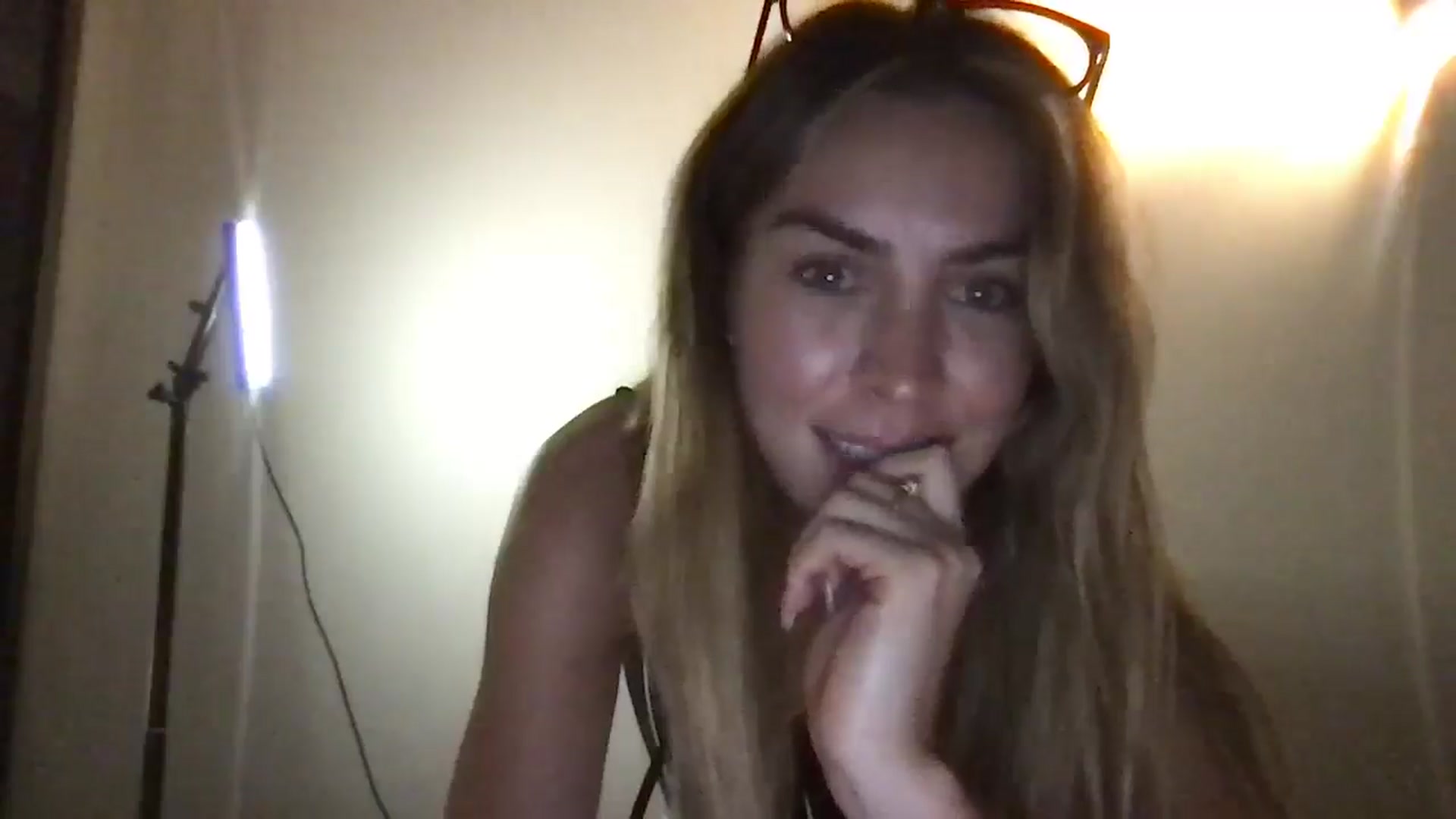 Gallery image thumbnail from Valerie_x0's myfreecams stream on, 02/17/2025, 23:31 image 17 of 20